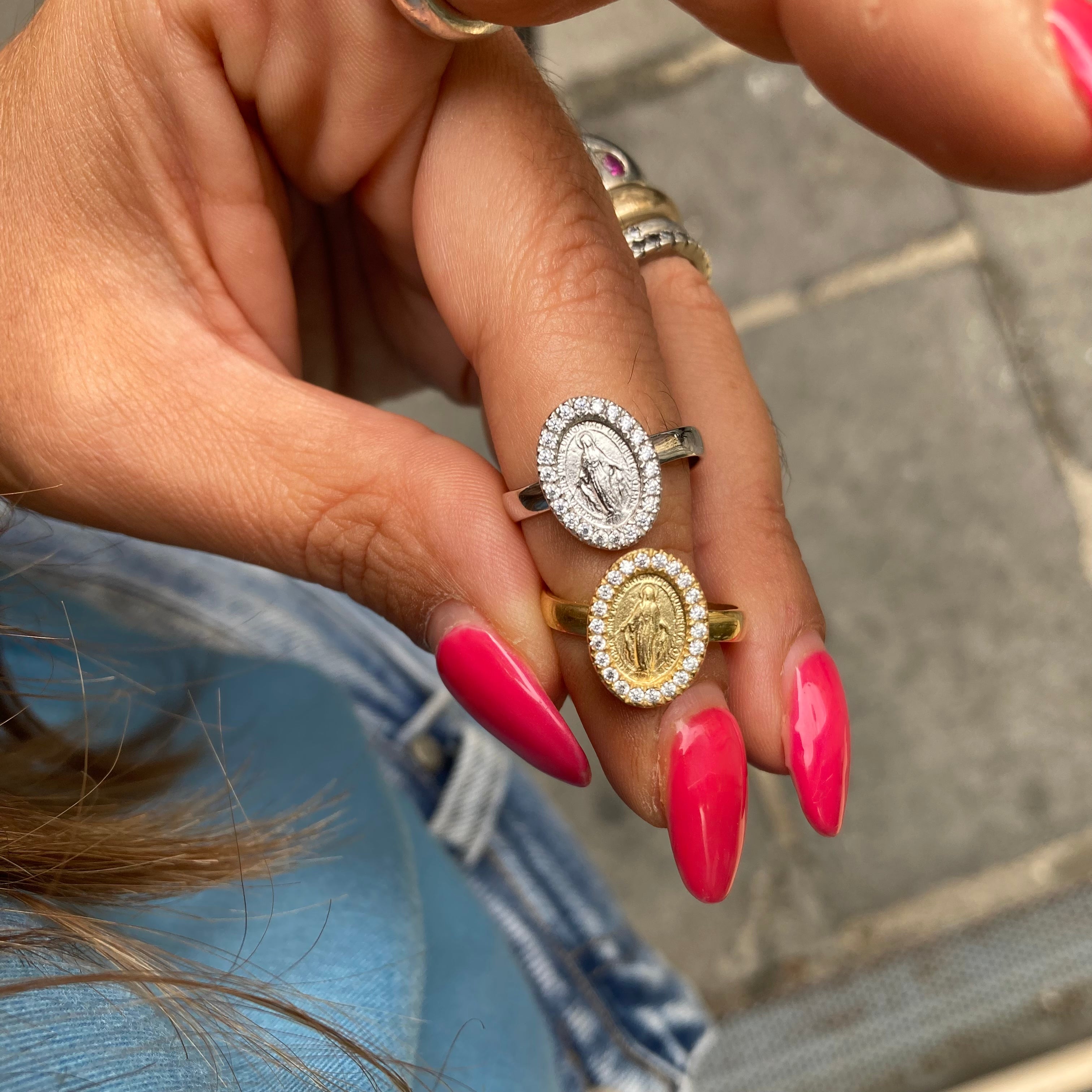 anello madonna miracolosa in argento 925 con giro di zirconi. RabiosaJewels