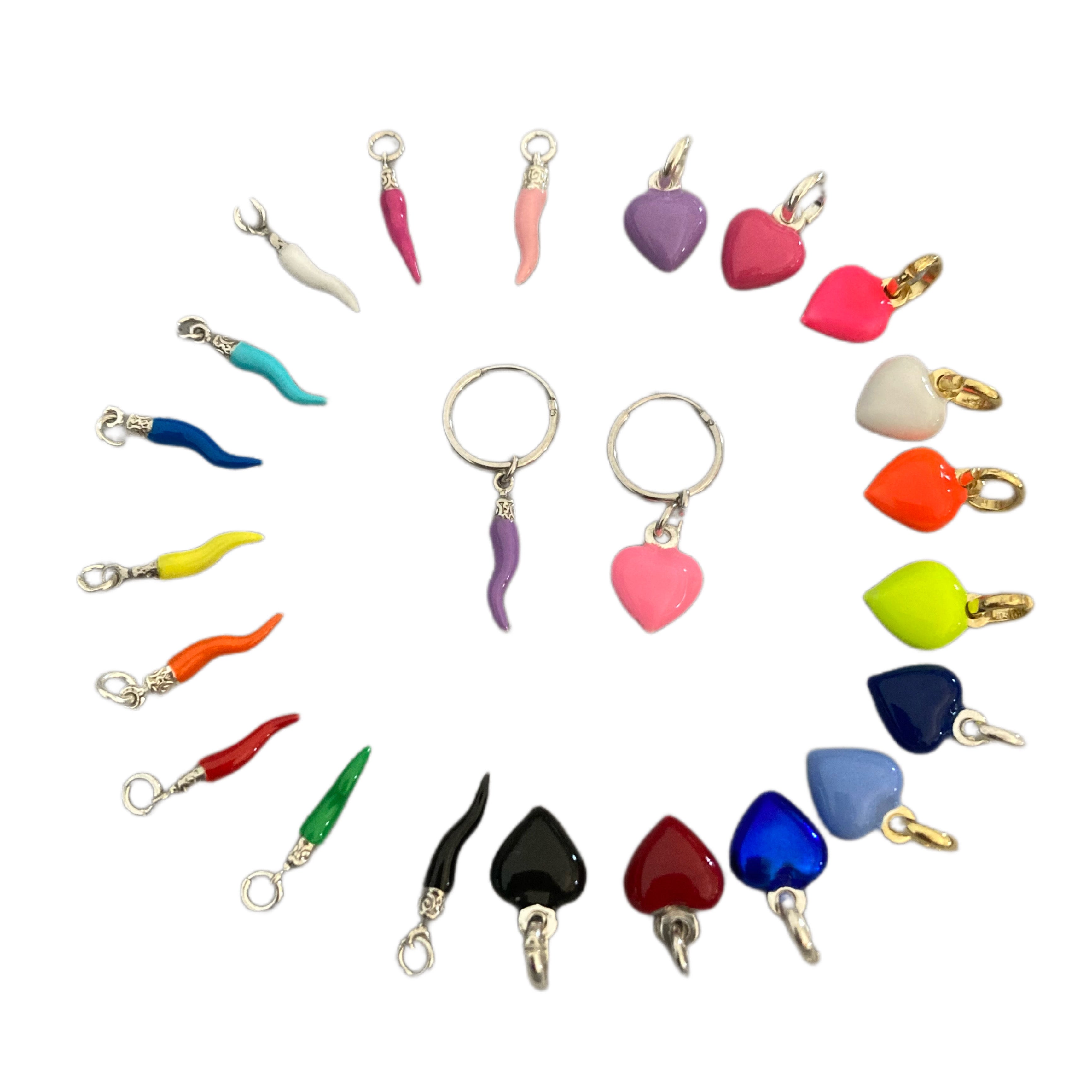 orecchini mono hoop con mini ciondolo colorato in argento 925. RabiosaJewels