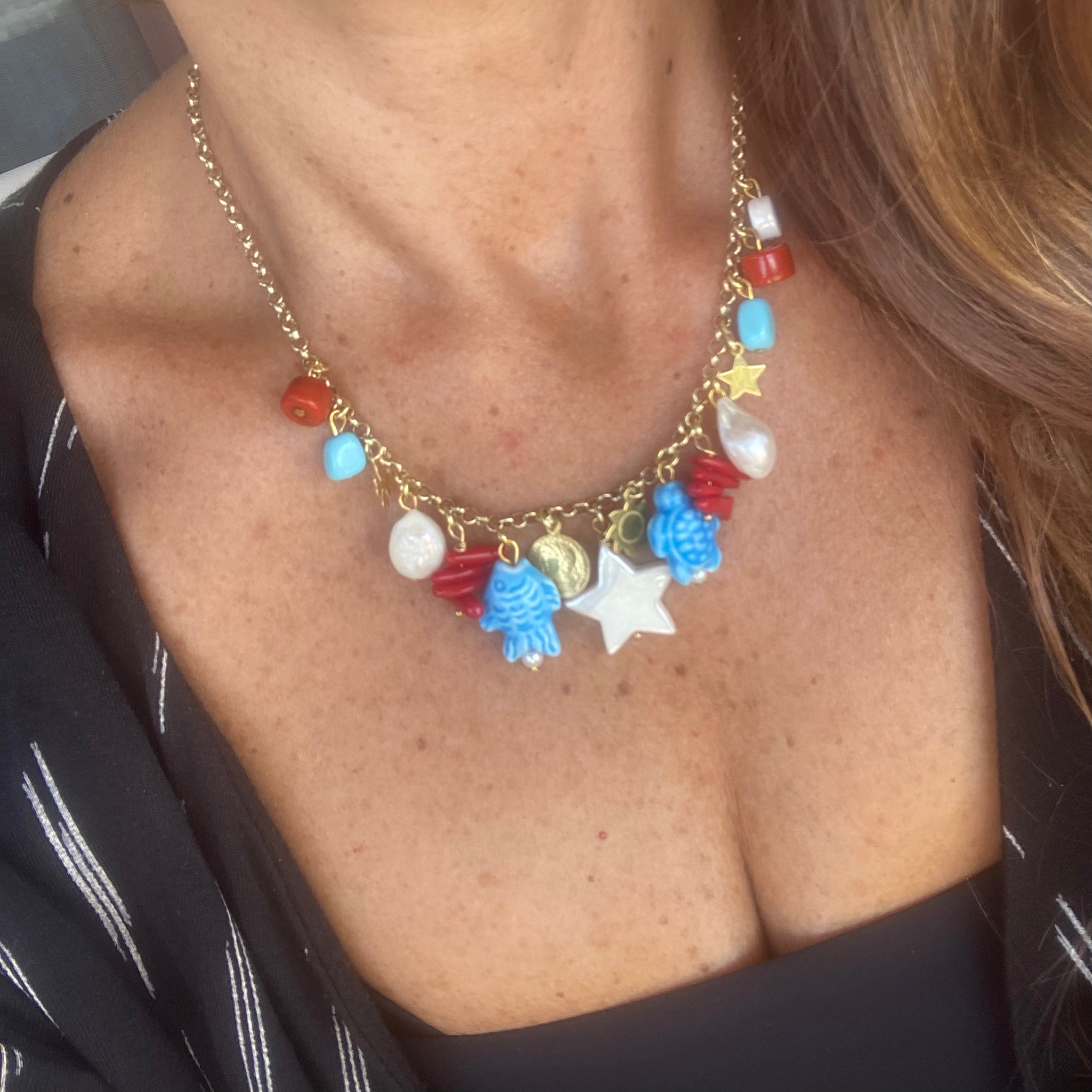 collana Magic summer in argento 925 con ciondoli che nei materiali, nelle forme e nei colori richiamano le vibes estive. RabiosaJewels