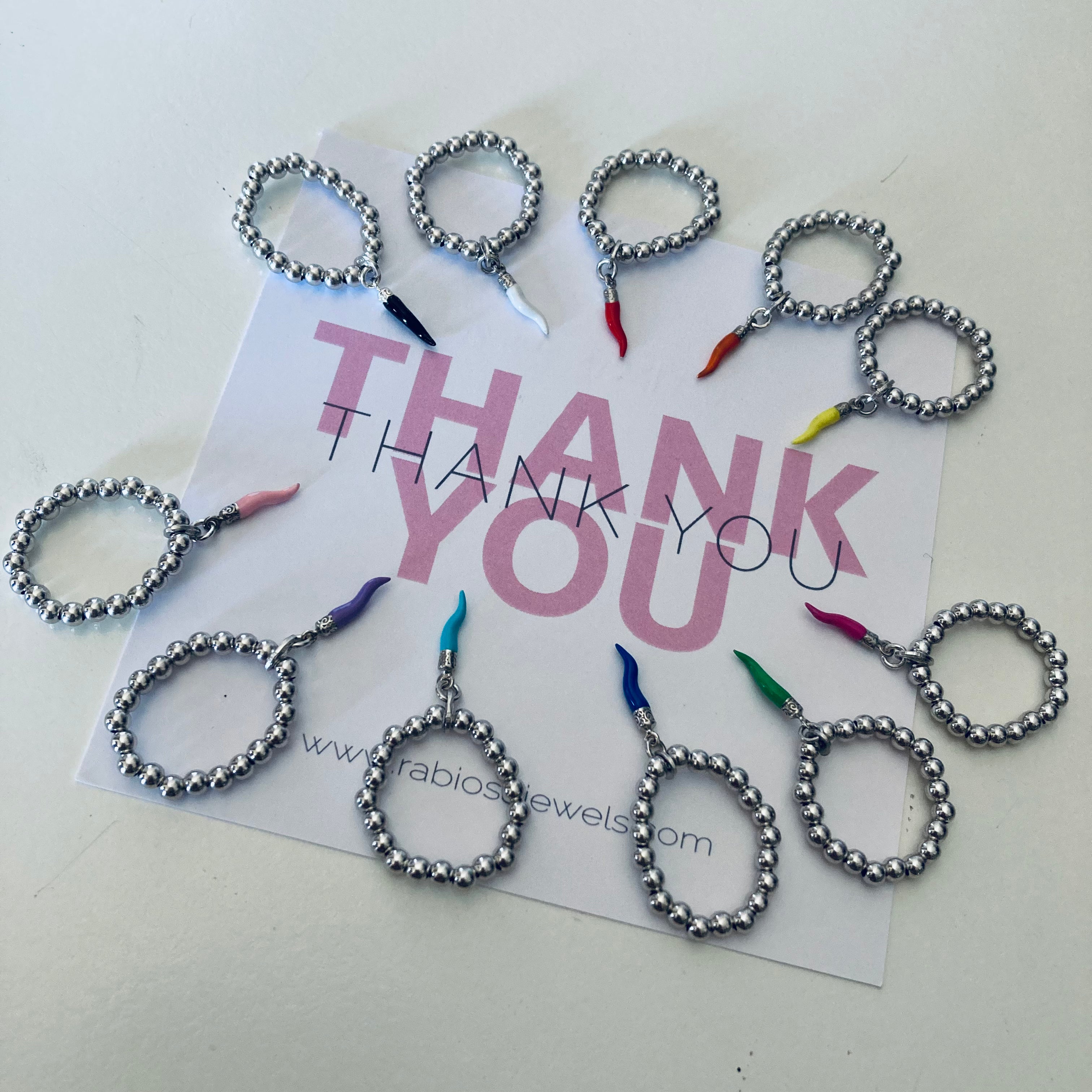 anelli elastici in argento 925 con mini cornetti colorati. RabiosaJewels