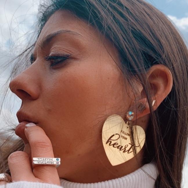 RabiosaJewels. Orecchini Kore Big versione gold con cristallo a lobo aurora boreale ed incisione traforata personalizzata. Argento925. (4492945063999)