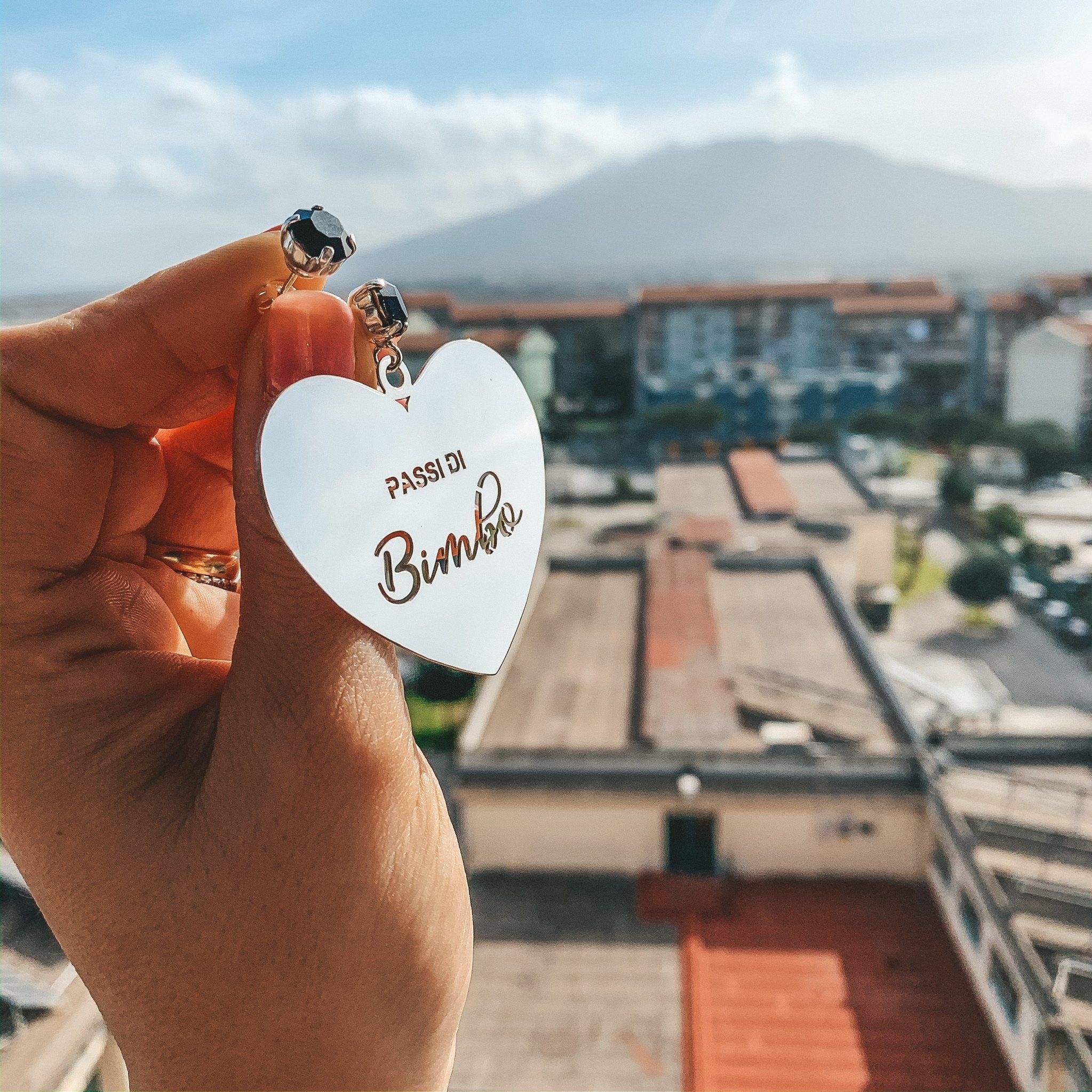 RabiosaJewels. Passi di bimbo. Orecchino asimmetrico Kore Big versione silver con cristallo a lobo nero ed incisione traforata personalizzata. Argento925. (4492945063999)