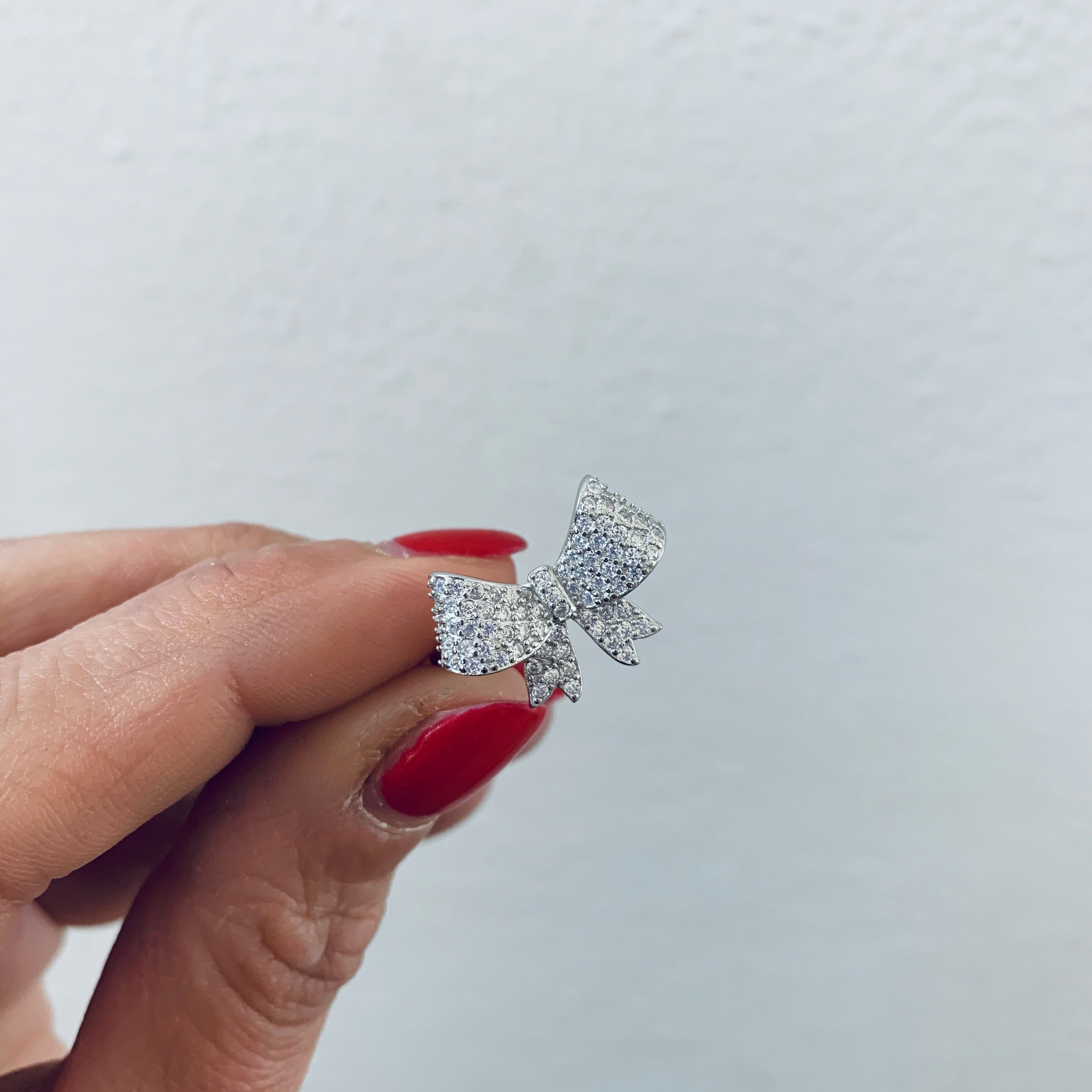 RabiosaJewels. anello fiocco regolabile in argento925 e zirconi bianchi.