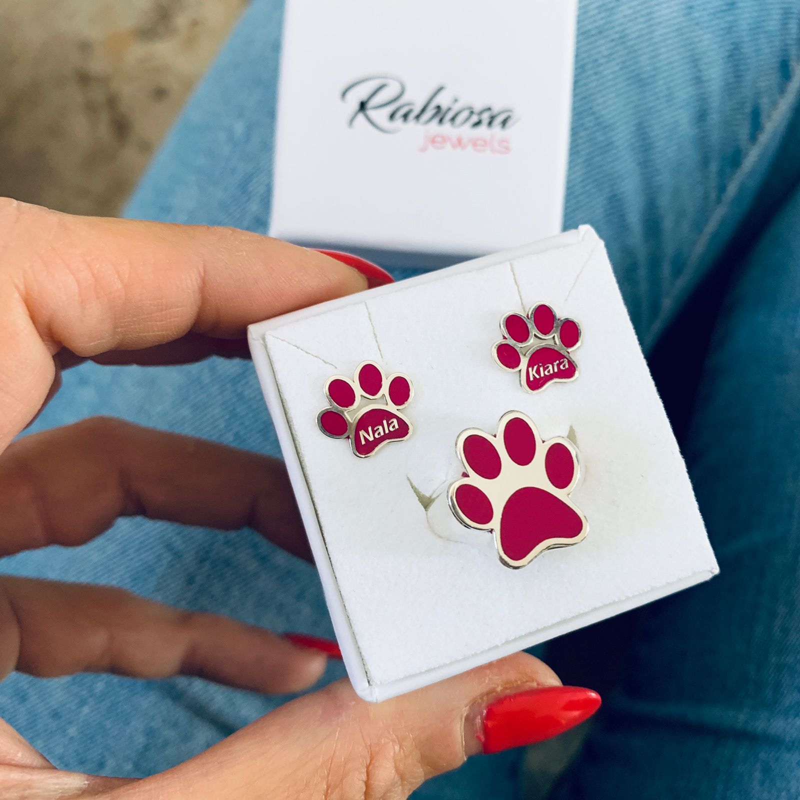 Orecchini zampa in argento 925 smaltati a caldo e personalizzati. RabiosaJewels.