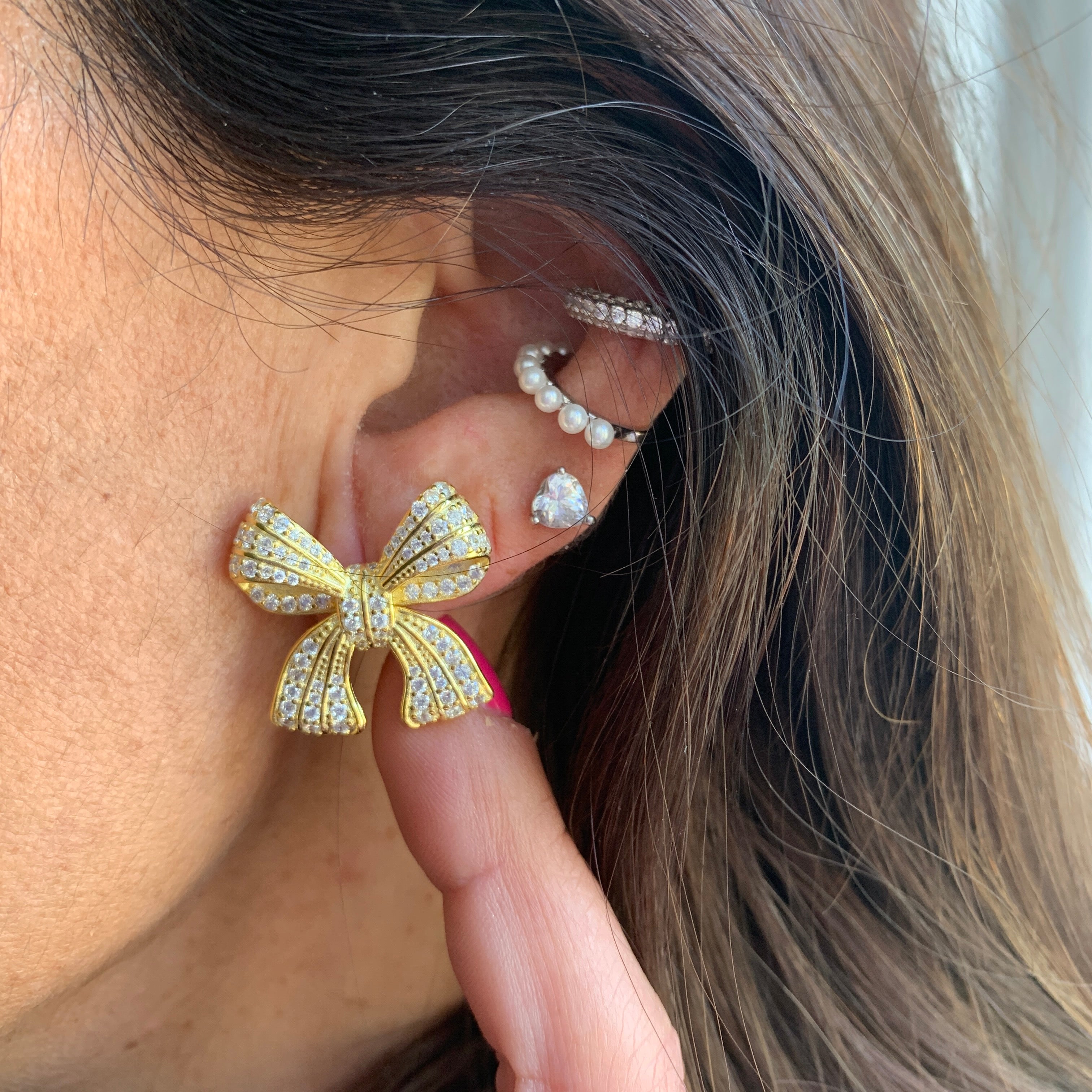 RabiosaJewels. orecchini fiocco in argento925 e zirconi. versione gold. foto indossati.