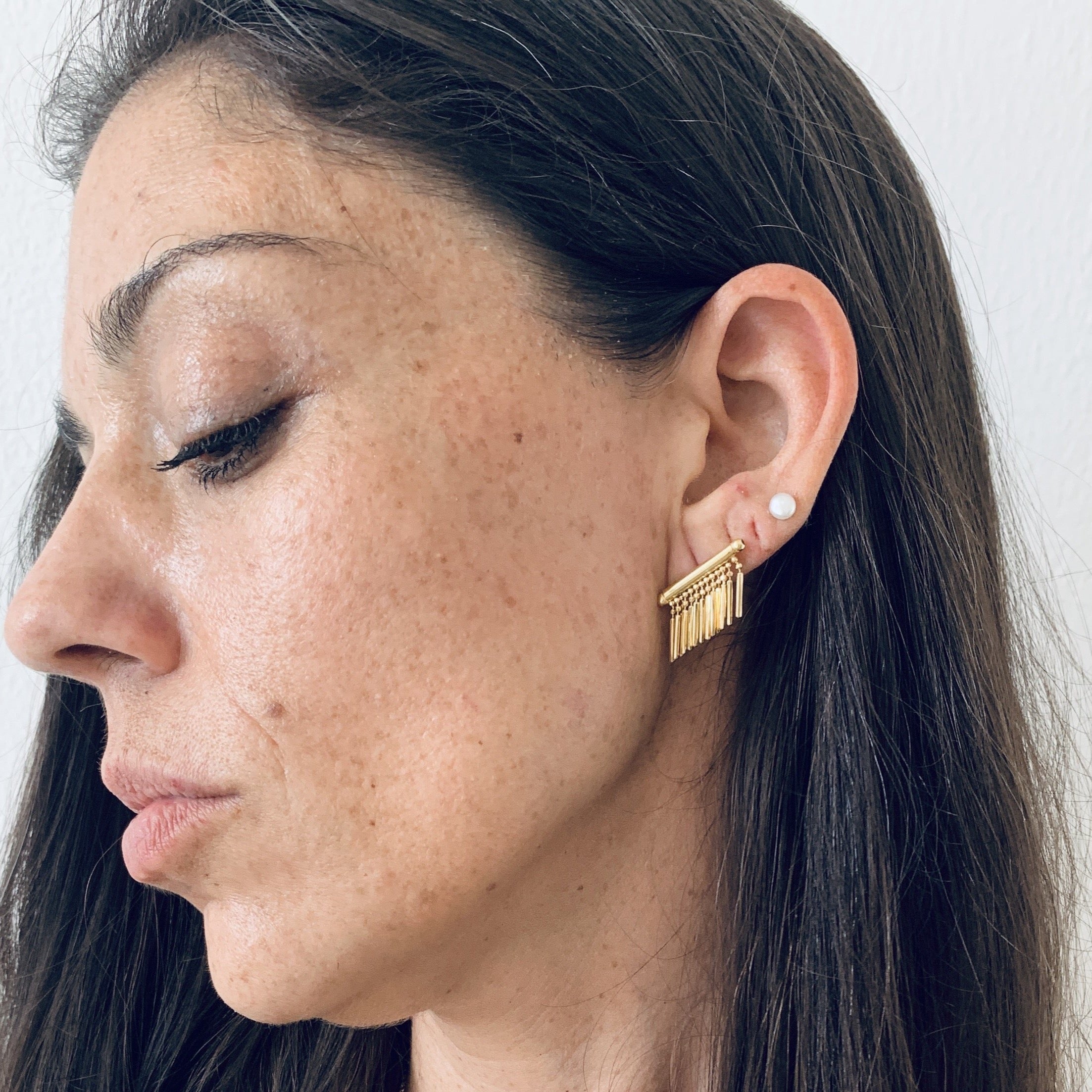 RabiosaJewels. orecchini iside in argento925 bagnati in oro giallo. foto indossati