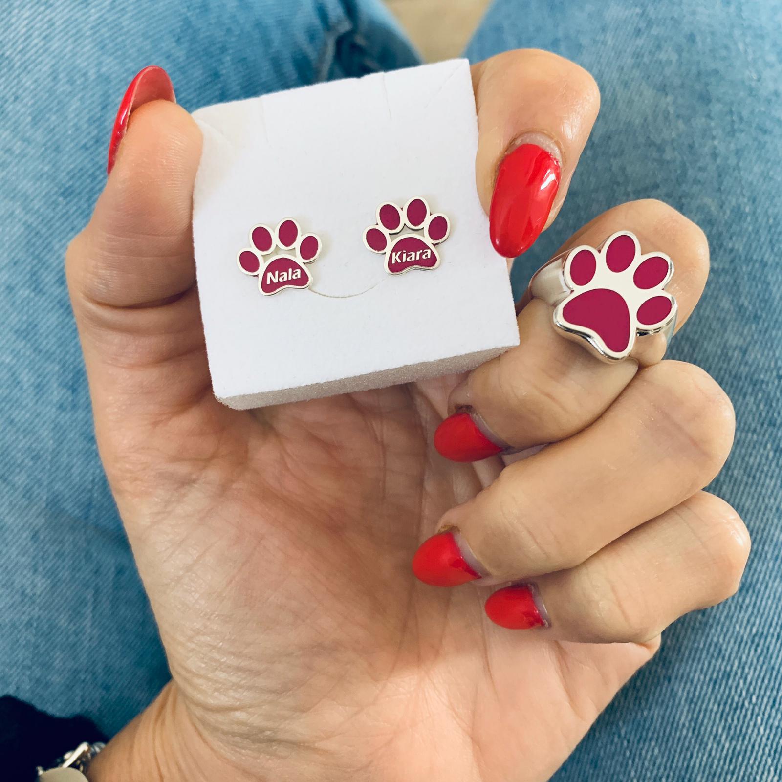 Orecchini zampa in argento 925 smaltati a caldo e personalizzati. RabiosaJewels.