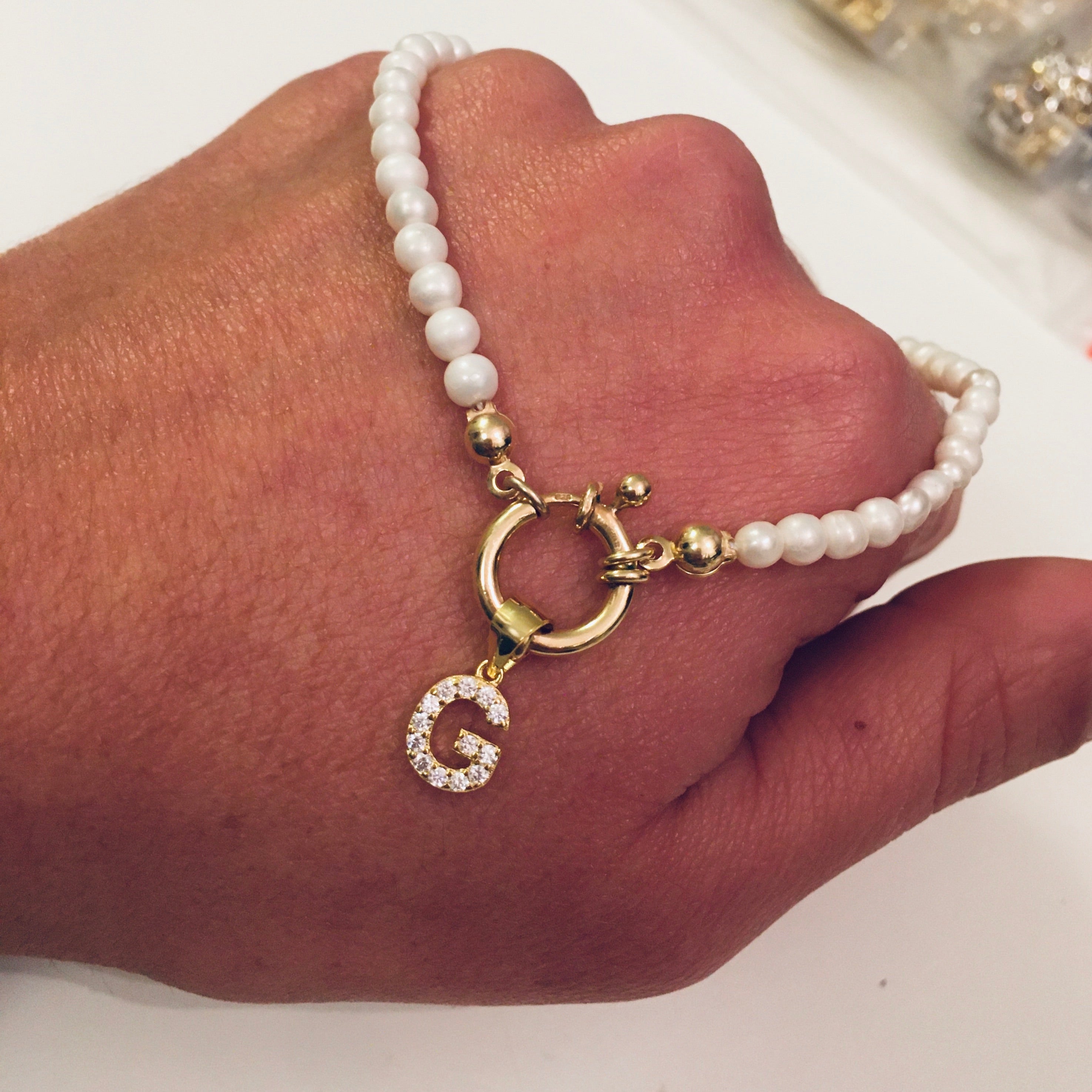 Girocollo timone con perle di fiume e chiusura Chanel in argento 925. RabiosaJewels.personalizzabile con charms a scelta. lunghezza 35cm.dettagli chiusura.