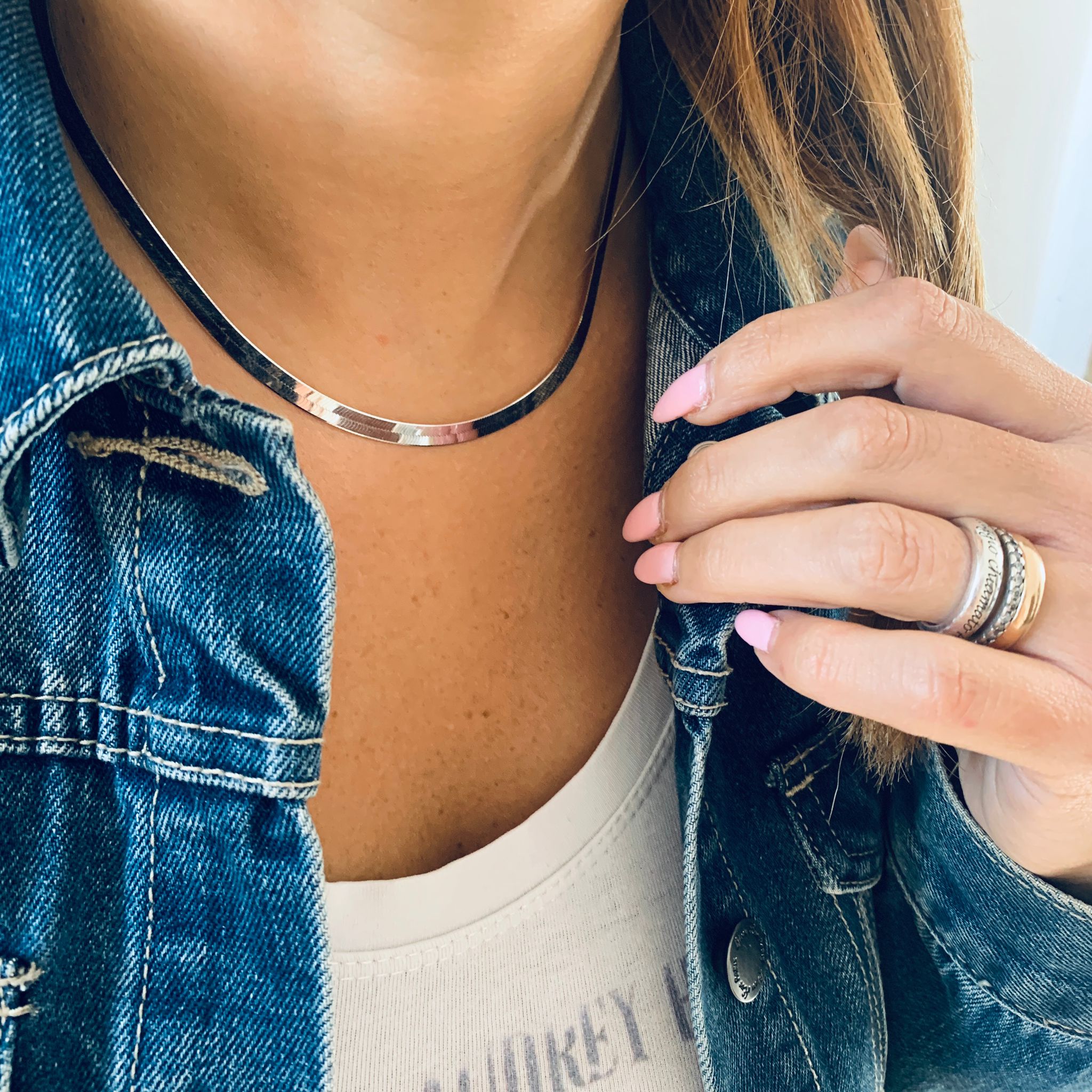 collana snake in argento 925 di Rabiosajewels. collana piatta. spessore 5mm-lunghezza 40 cm più allungo. colorazione silver. indossata