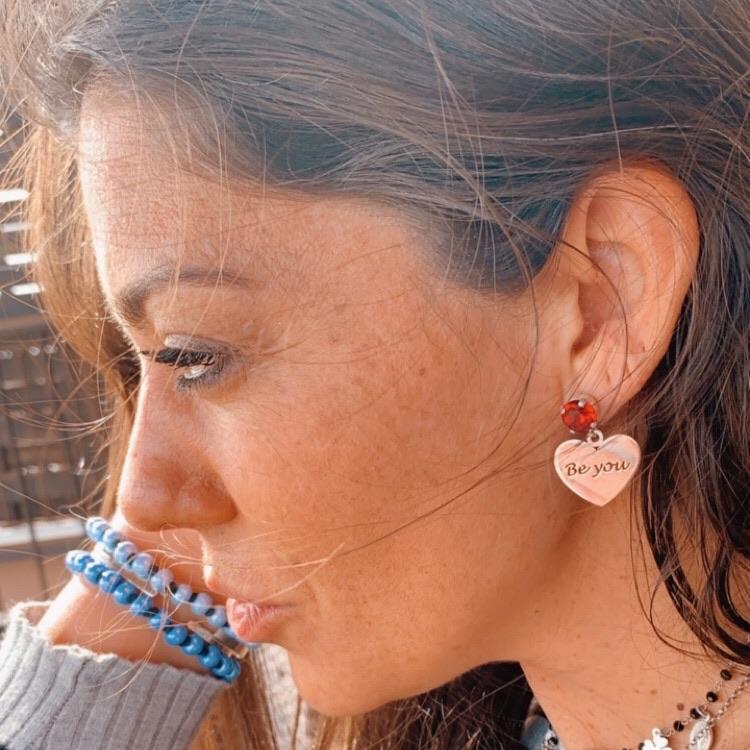 RabiosaJewels. Orecchini Kore Small in argento925 con cristalli ed incisione traforata personalizzata (4493006405695)