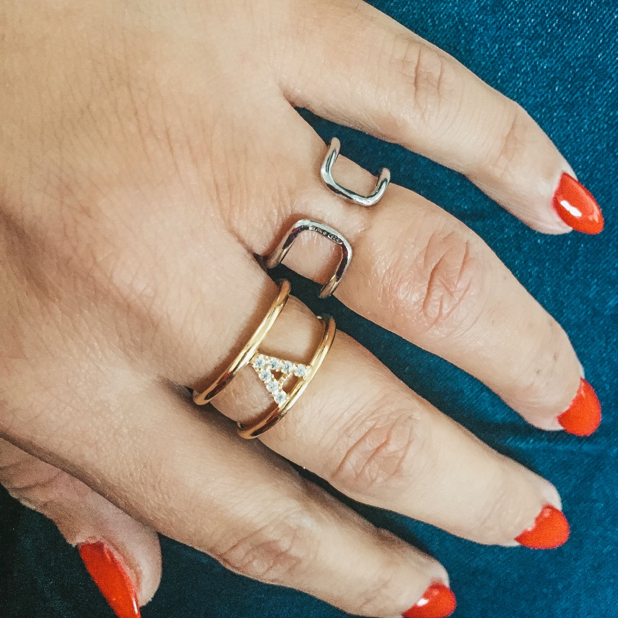 Anello Binario con Iniziale in Zirconi (4377018597439)