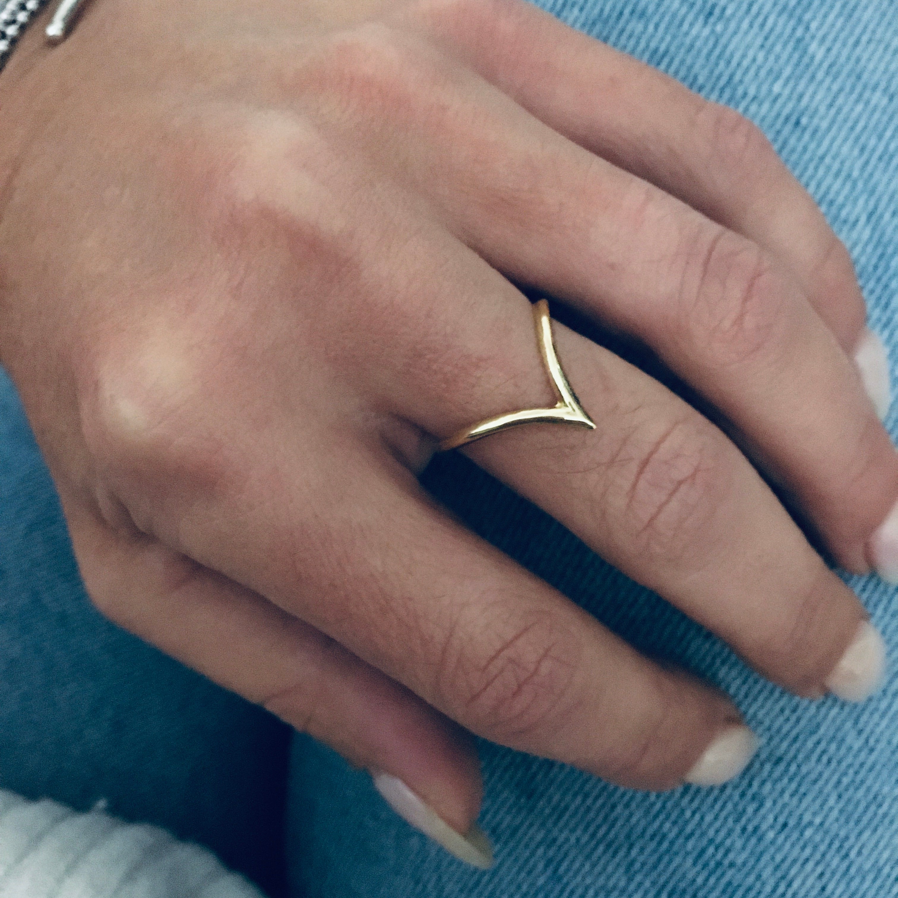 Anello vittoria in argento 925 di Rabiosajewels. ring.basic ring versione gold