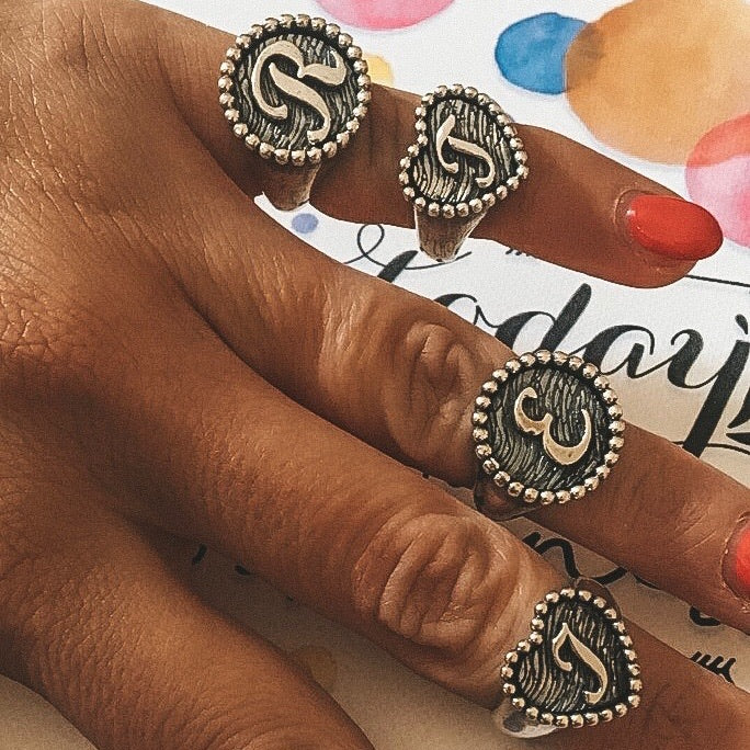 cavalier letter tondo e cuore. rabiosajewels (4373603745855)