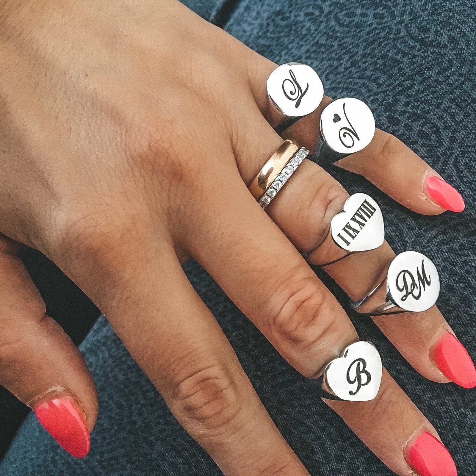 chavalier da mignolo con incisioni personalizzate: iniziali, numeri, date. rabiosajewels (4377104351295)