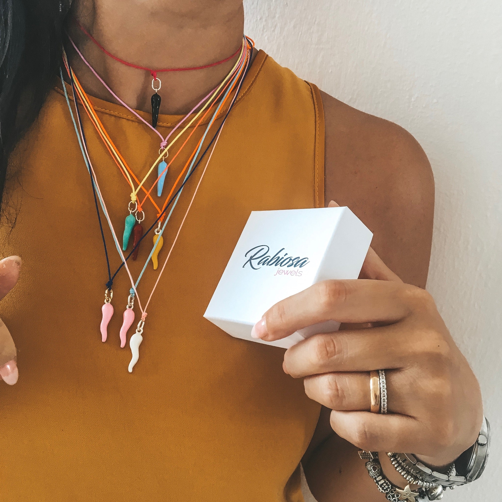 collana cordoncino colorato e cornetto grande smaltato. argento925. rabiosajewels (4380171042879)