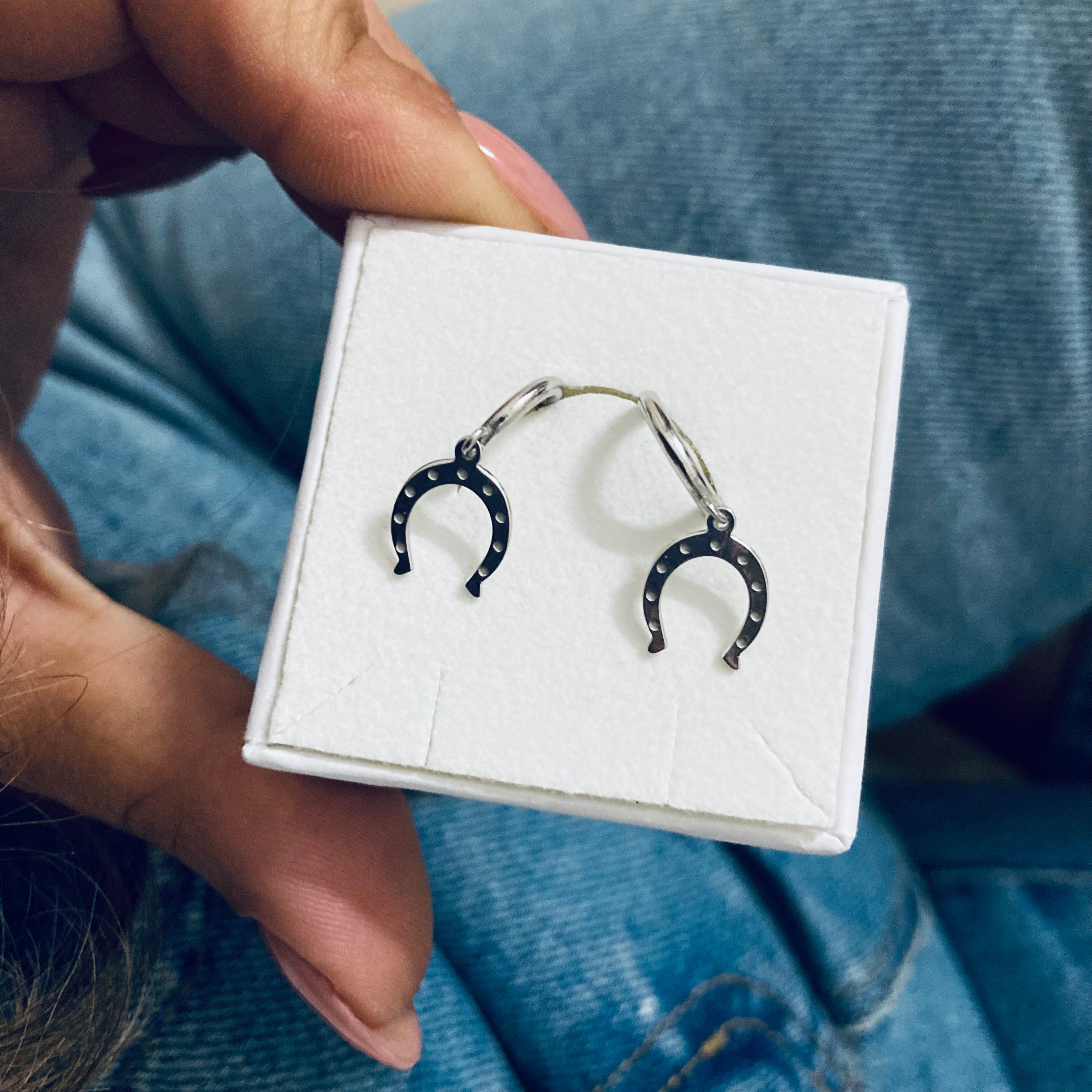 hoops con mini ferro di cavallo in argento 925. RabiosaJewels