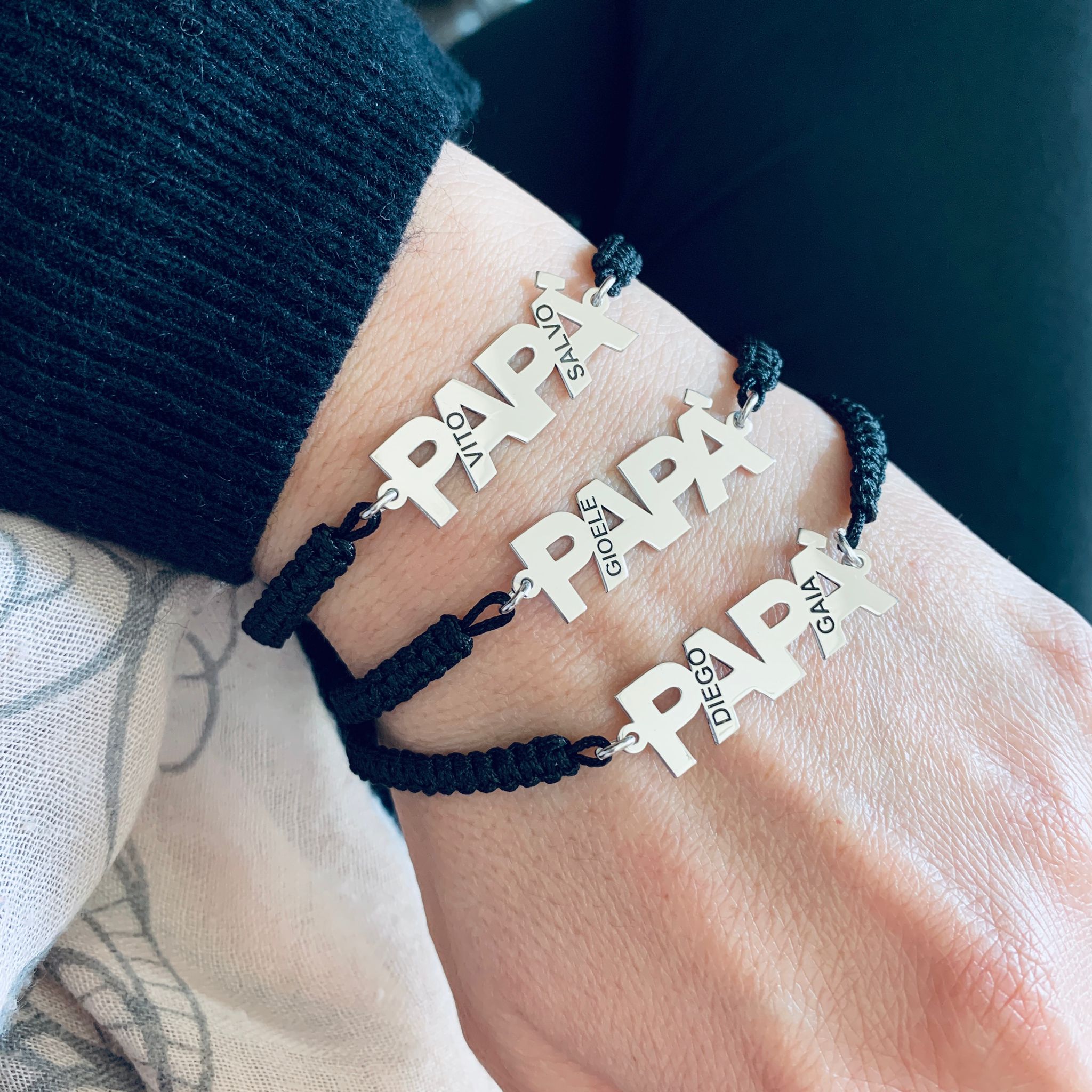 bracciale Papà in argento 925 di RabiosaJewels. nome sagomato e possibilità di incidere nelle lettere i nomi dei figli
