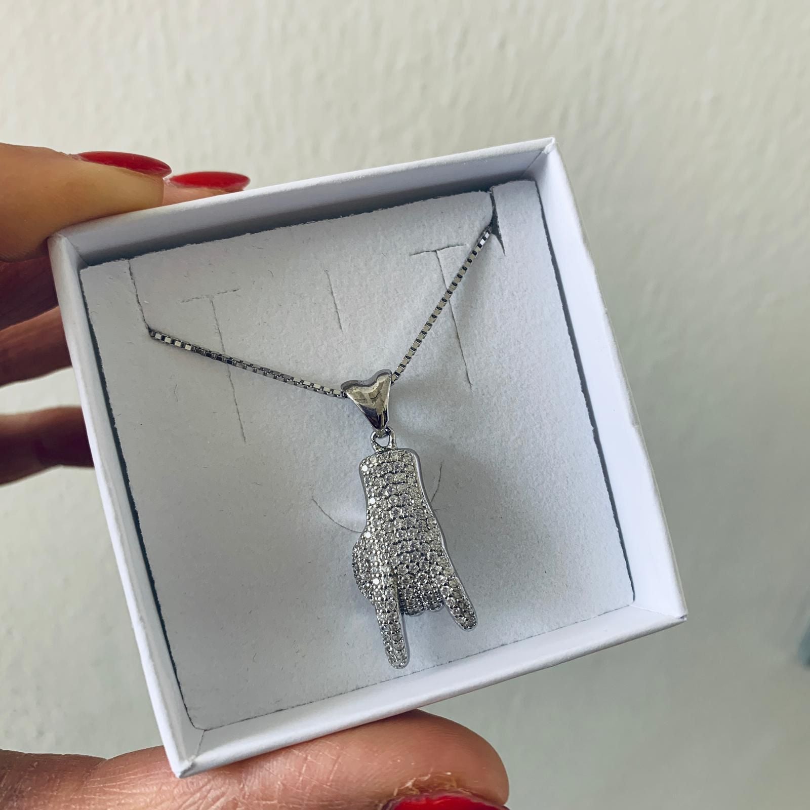 collana corna luxury in argento 925 composta da catena veneziana doppio spessore e ciondolo corna con zirconi incastonati. Rabiosajewels