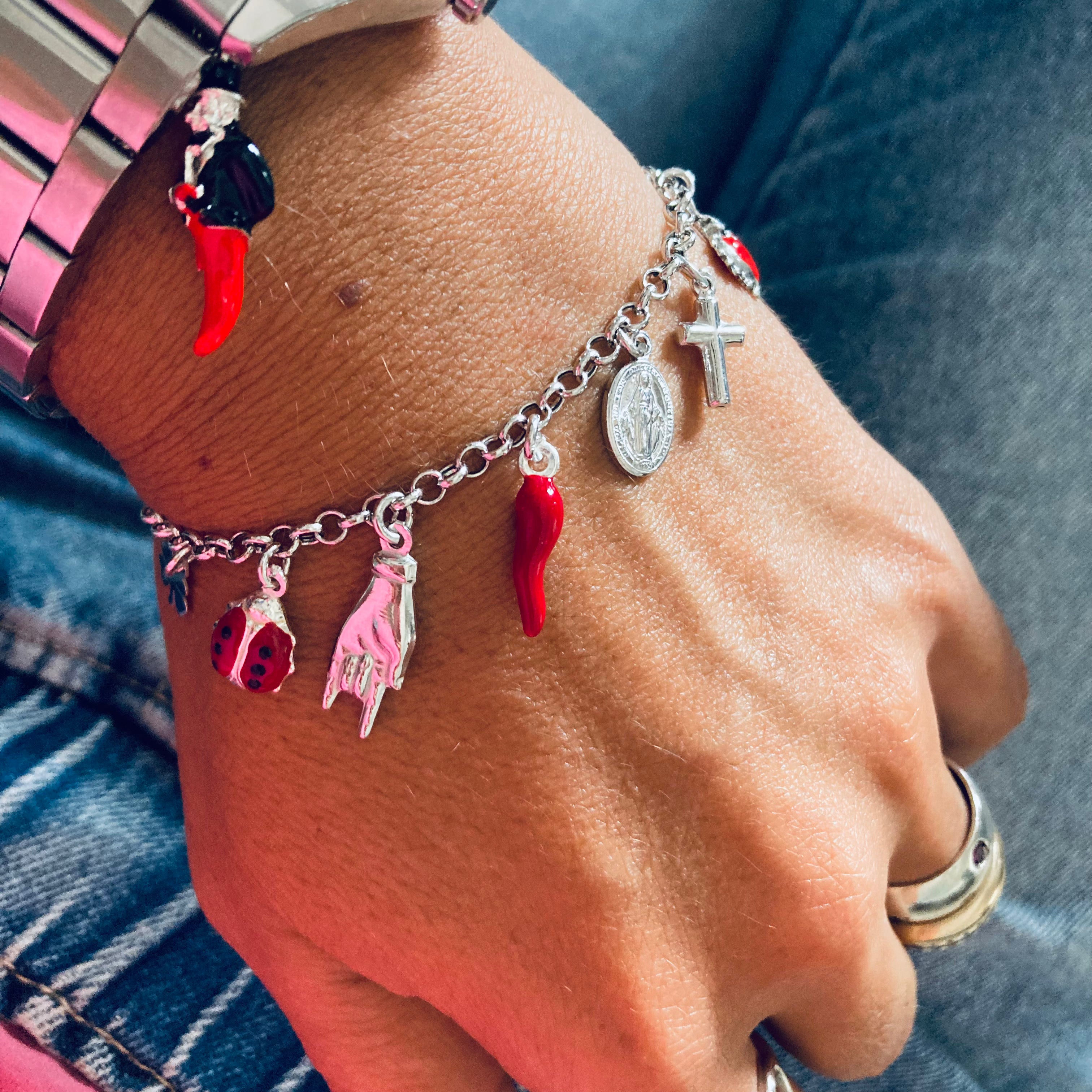 bracciale scaramantico composto da 7 charms che vanno dal sacro al profano. bracciale portafortuna. argento 925. RabiosaJewels