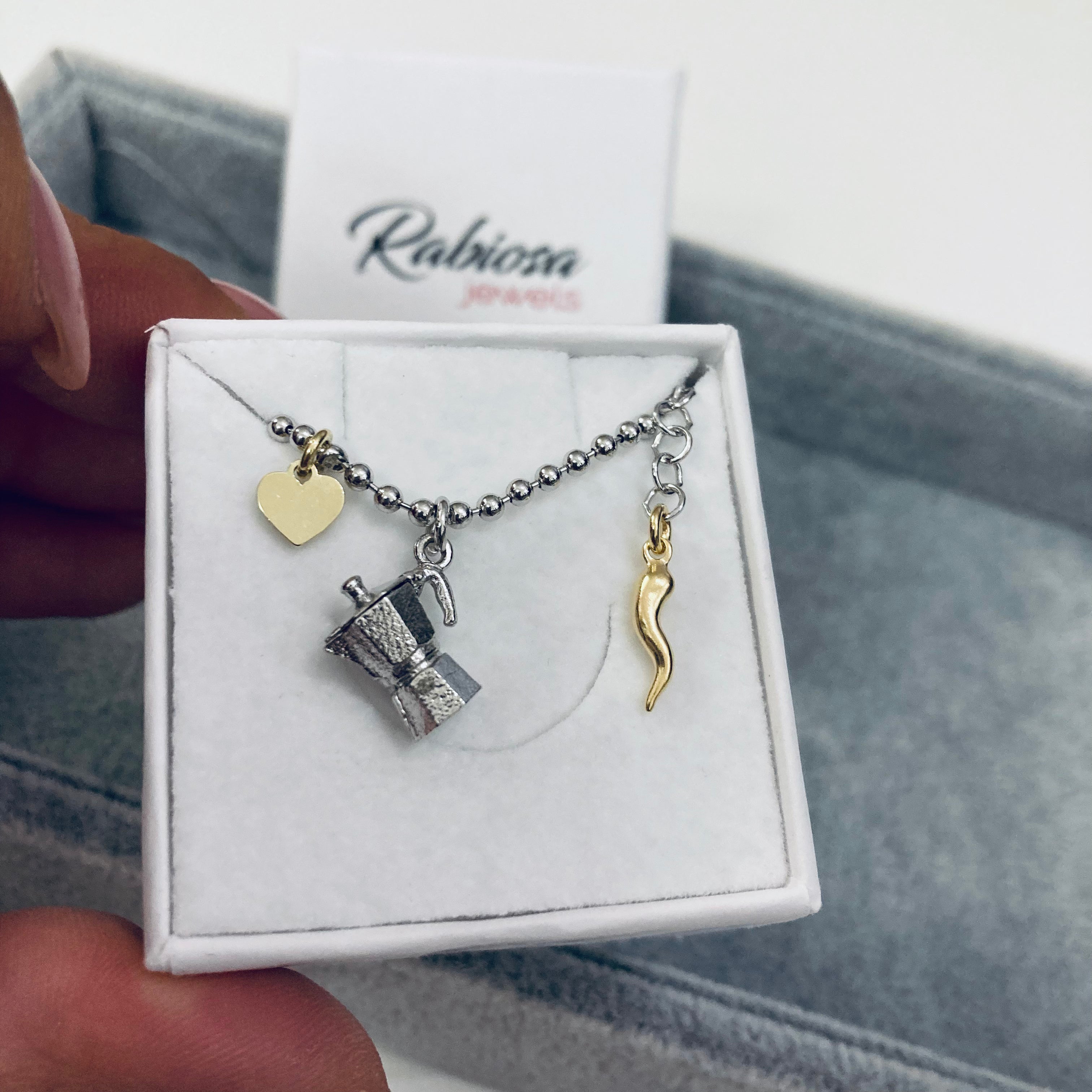 bracciale moka in argento 925 di RabiosaJewels. bracciale con ciondolo macchinetta del caffè