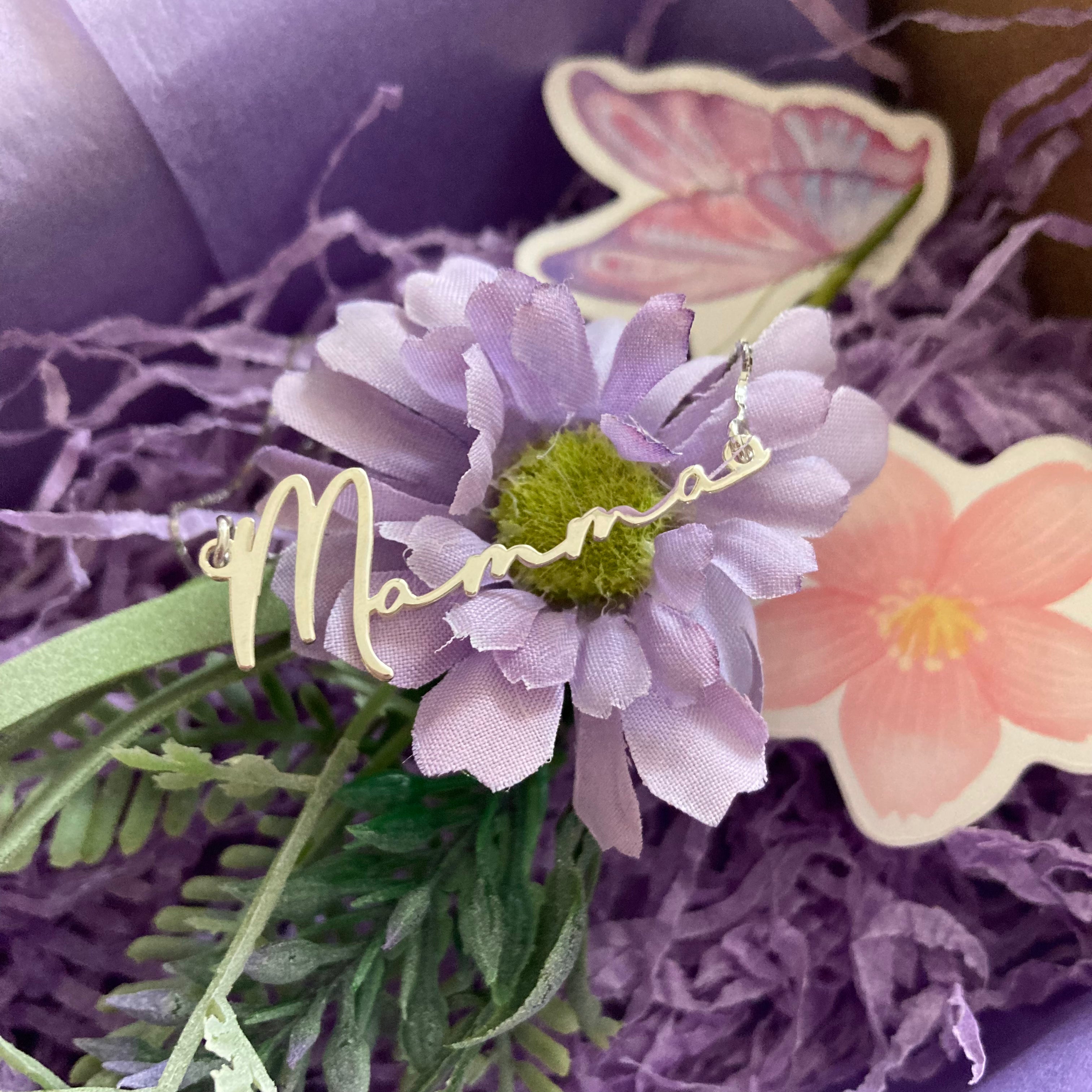 collana con scritta Mamma in stile calligrafico. argento 925. RabiosaJewels