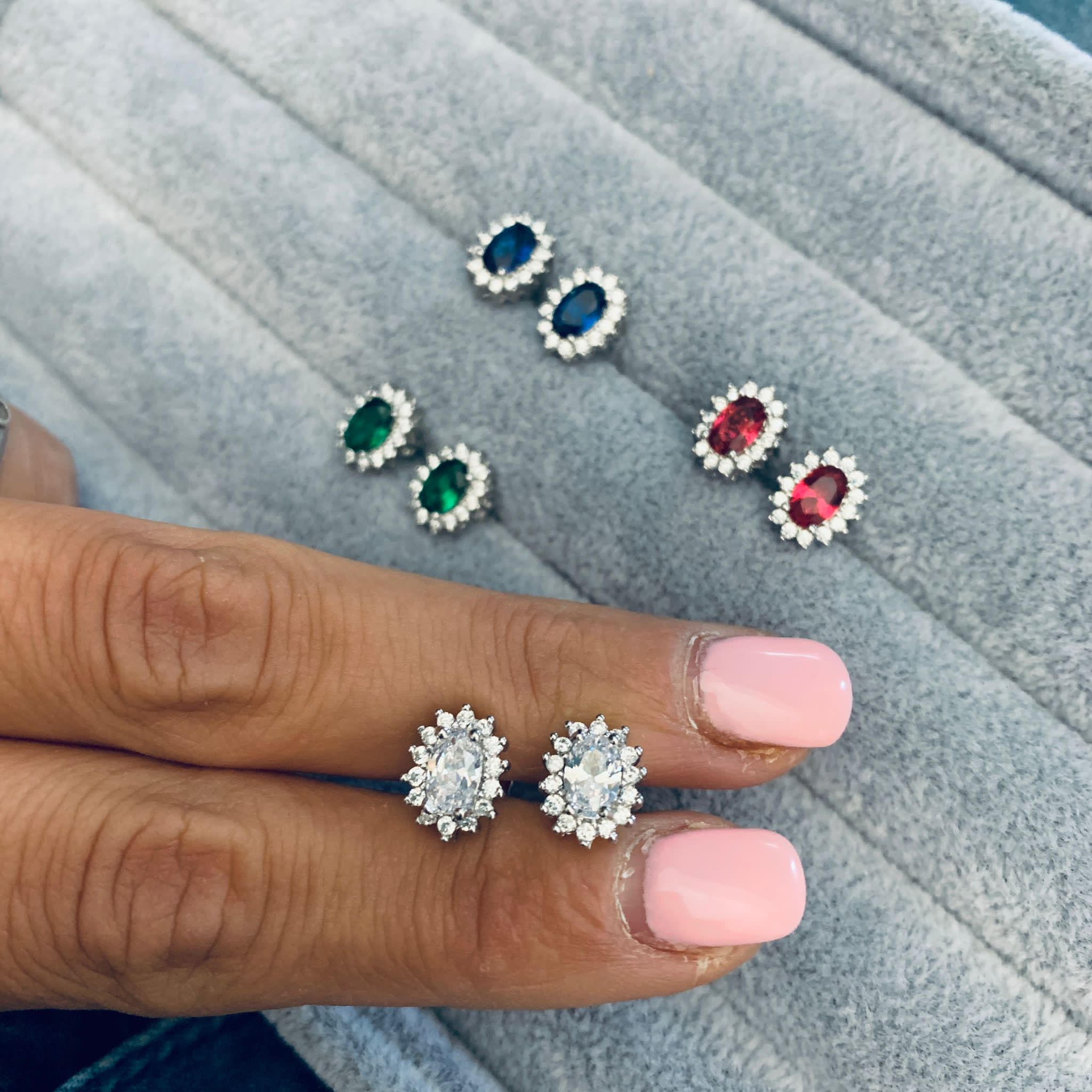 orecchini mini kate in argento 925 disponibili in 4 colori: bianco, rosso, verde e blu. RabiosaJewels