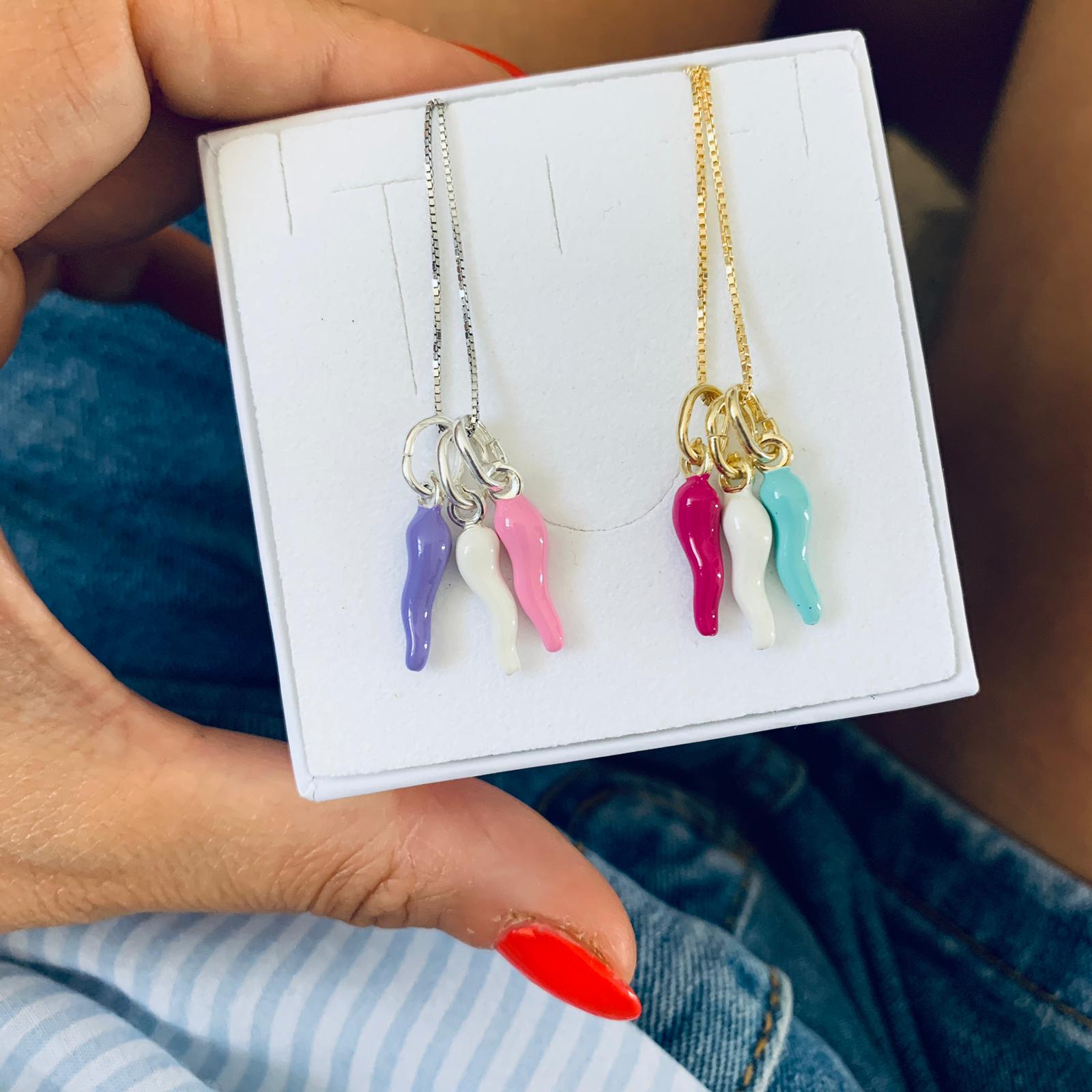 collana con 3 cornetti portafortuna in argento 925 smaltati a caldo. RabiosaJewels