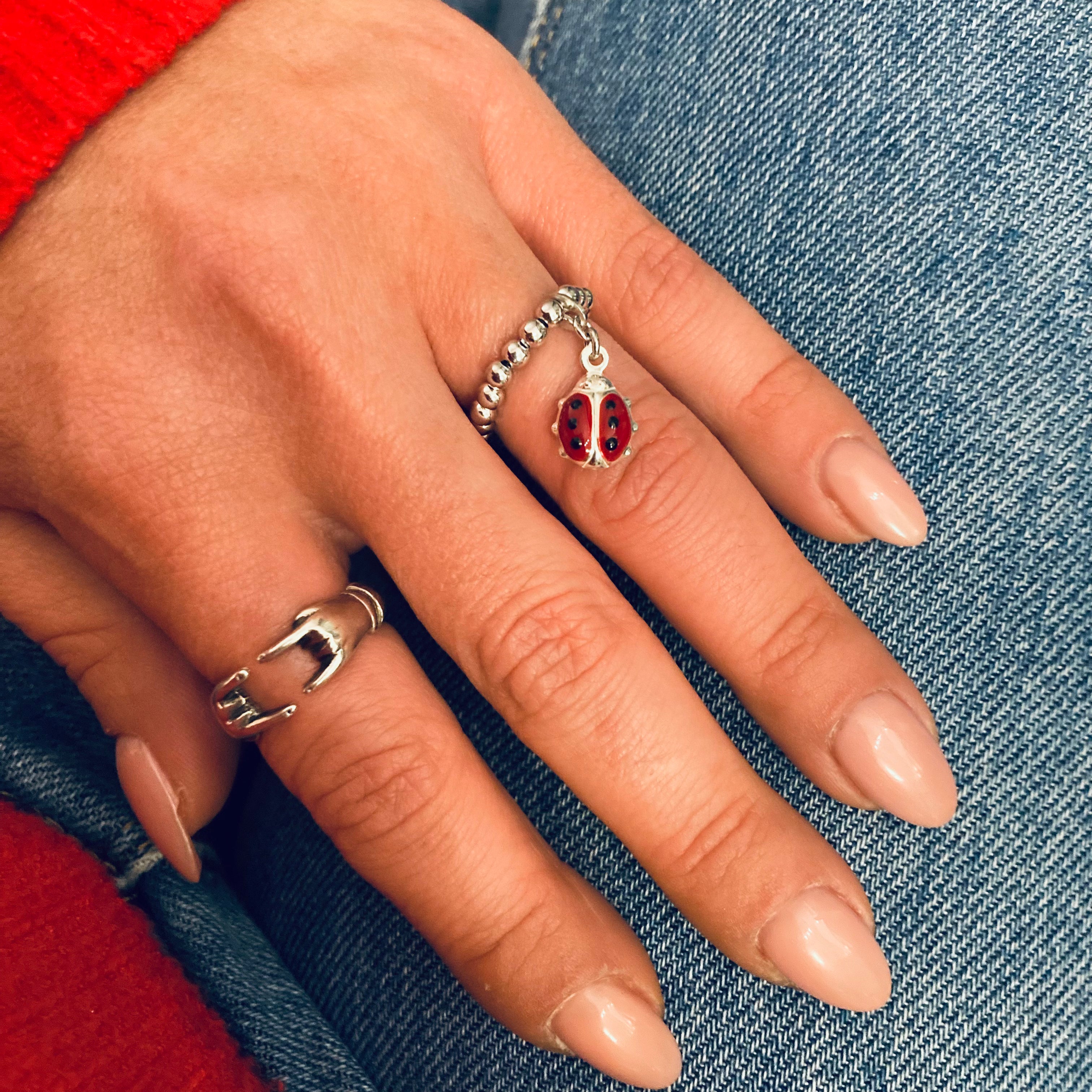 anello elastico in argento 925 con ciondolo coccinella. RabiosaJewels