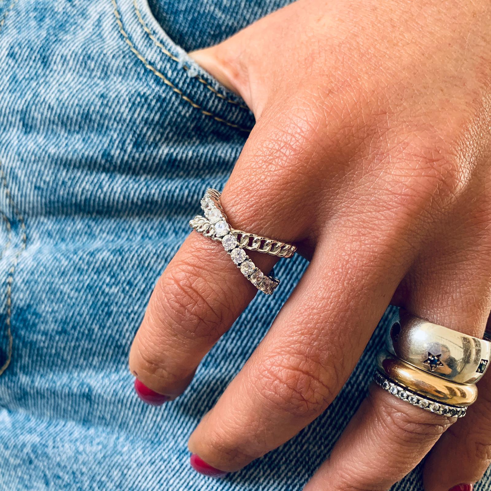 anello intreccio di catena groumetta e giro di zirconi in argento 925. regolabile. RabiosaJewels