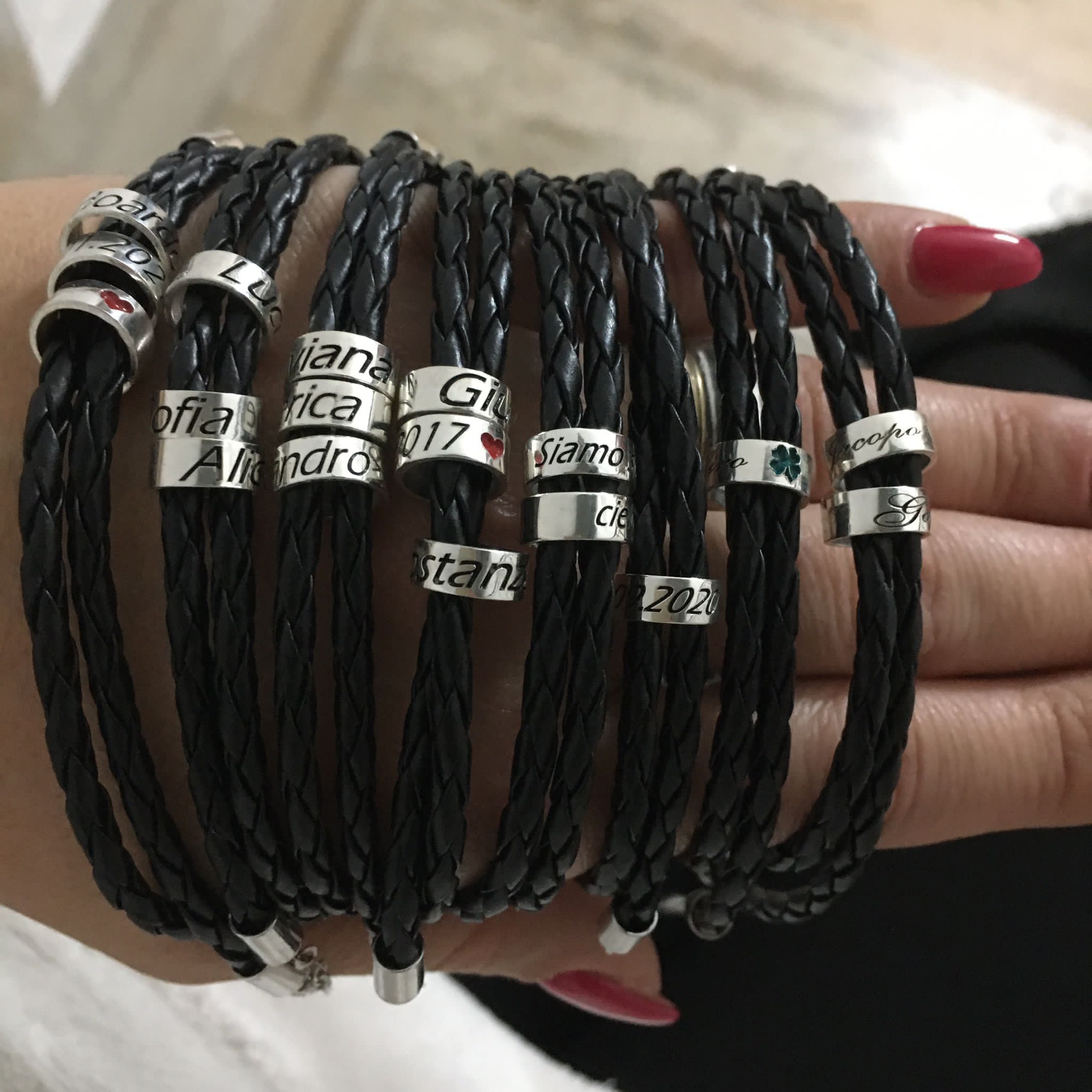 bracciale twist in ecopelle e argento 925. le rondelle sono personalizzabili nel numero e nell'incisione. Rabiosajewels