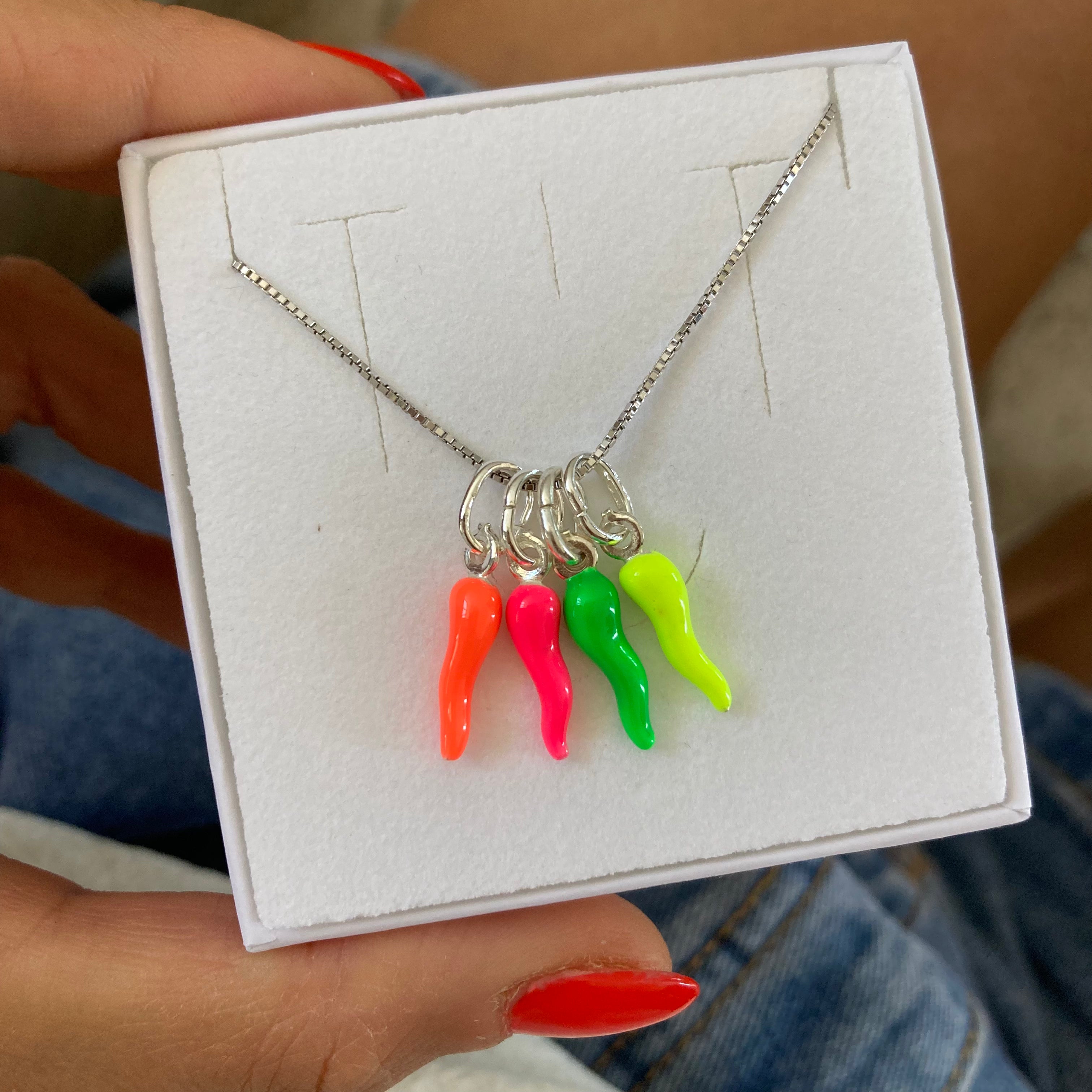 collana in argento 925 con cornetto flou a svelta tra arancione, rosa, verde e giallo flou. RabiosaJewels.argento 925