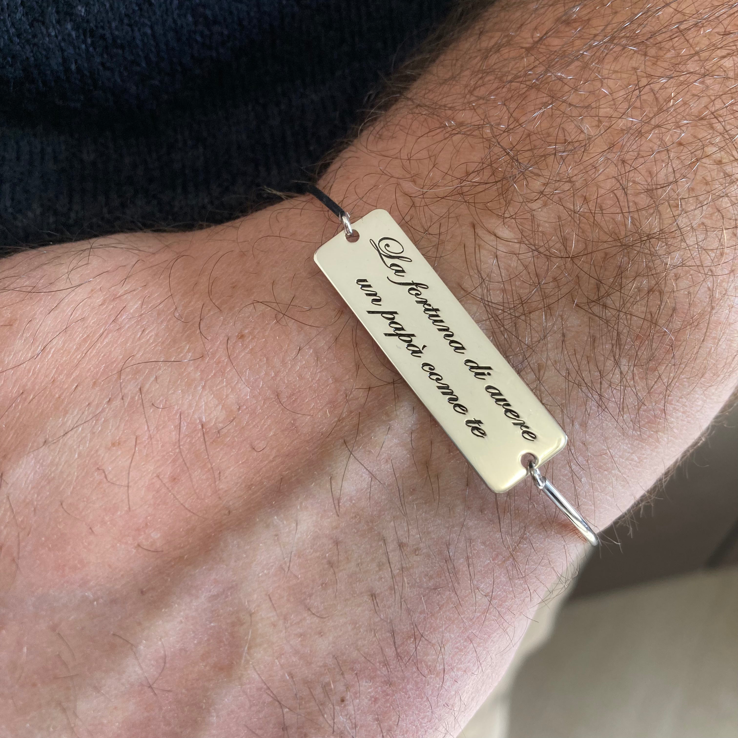 bracciale dedica in argento 925 di RabiosaJewels. la targhetta è personalizzabile a scelta