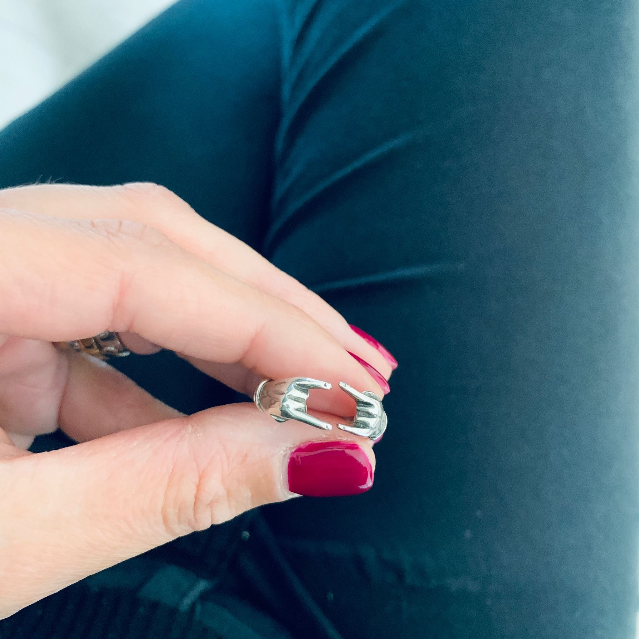 anello corna in argento 925 di RabiosaJewels. anello scaramantico