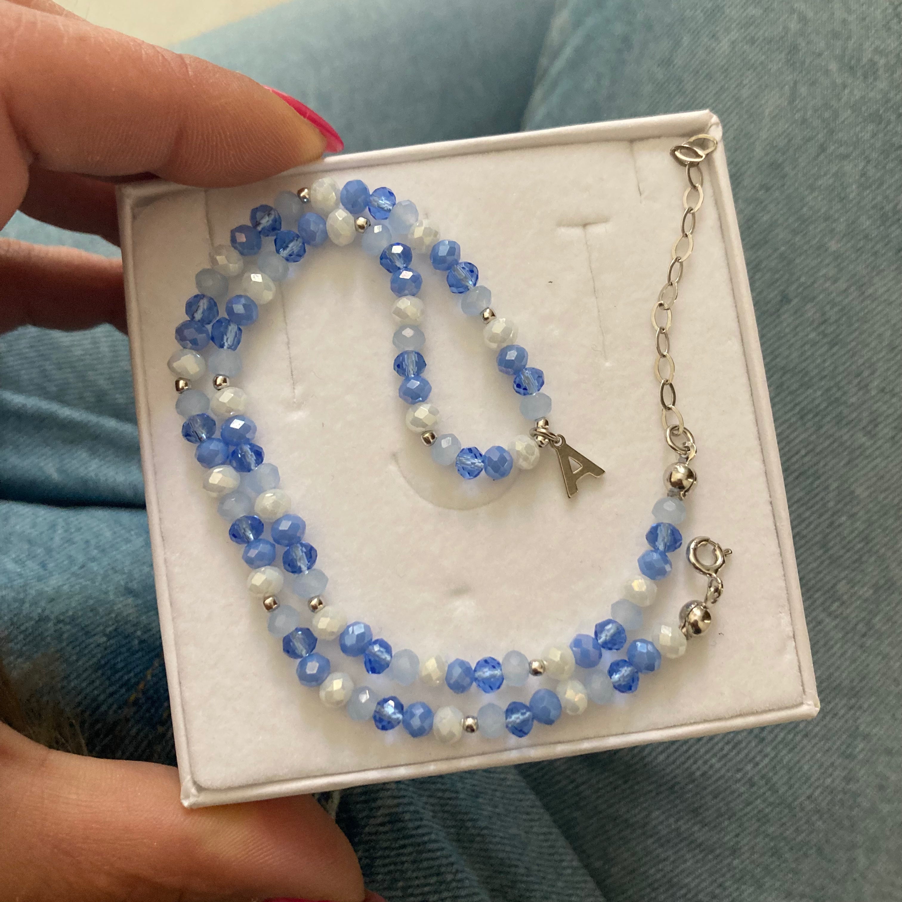 collana capri con cristalli nelle nuances del bluette e rifiniture in argento 925. ciondolo micro iniziale a scelta. RabiosaJewels