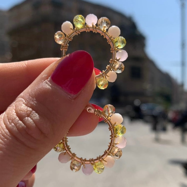 cerchietti procida in argento 925 con lavorazione artigiansle di cristalli nella tonalità del beige. RabiosaJewels. earrings. hoops. orecchini