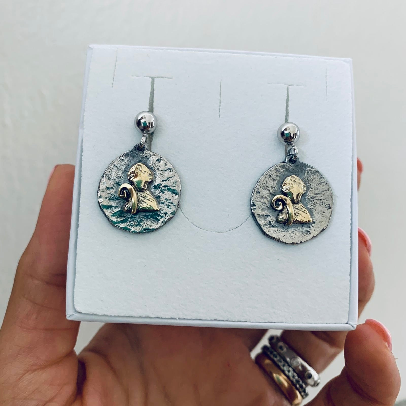 orecchini San Gennaro in argento 925 di RabiosaJewels. orecchini con pallina a lobo e ciondolo san gennaro