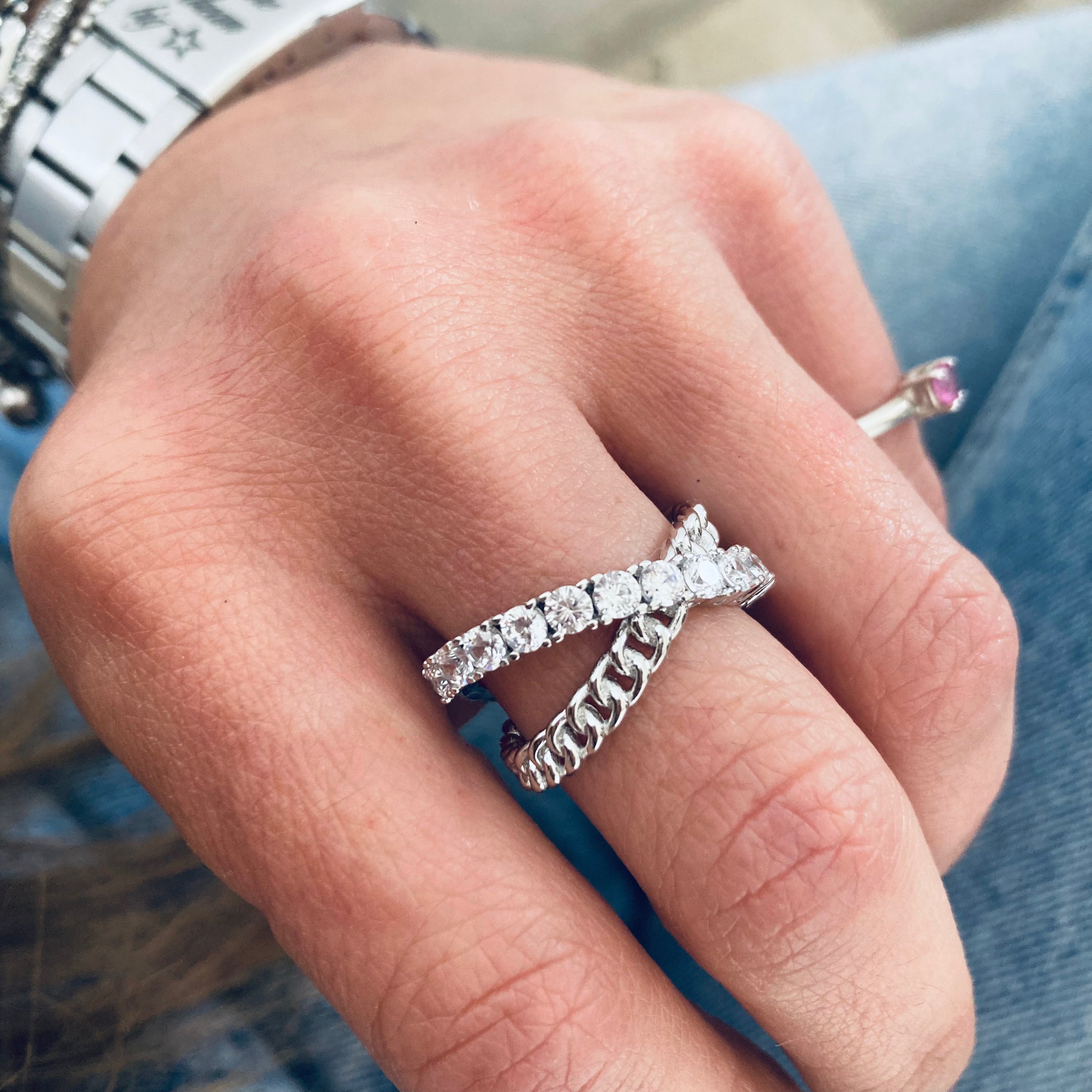 anello intreccio di catena groumetta e giro di zirconi in argento 925. regolabile. RabiosaJewels