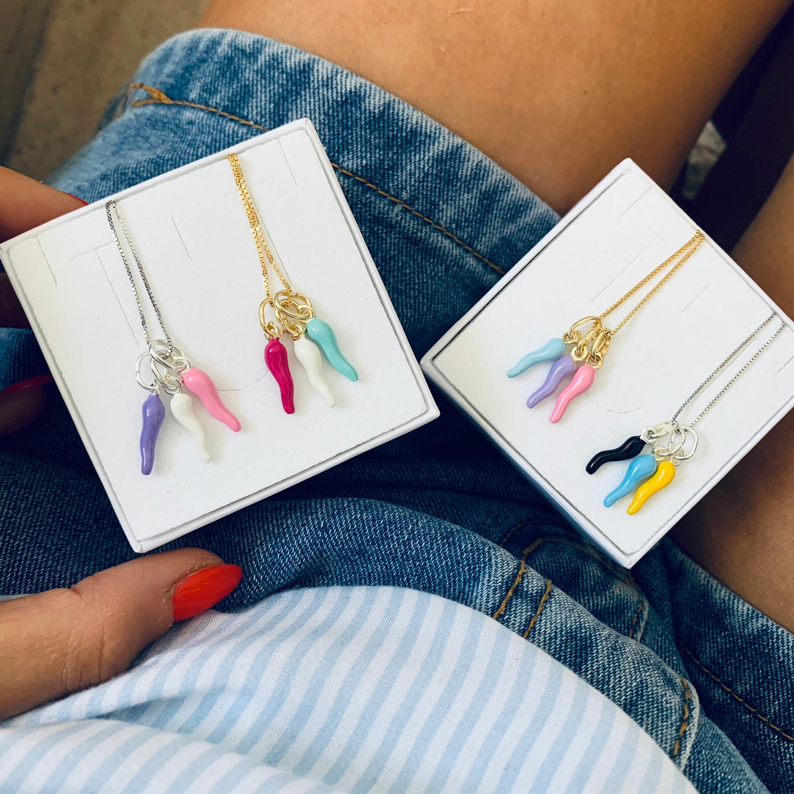 collana con 3 cornetti portafortuna in argento 925 smaltati a caldo. RabiosaJewels