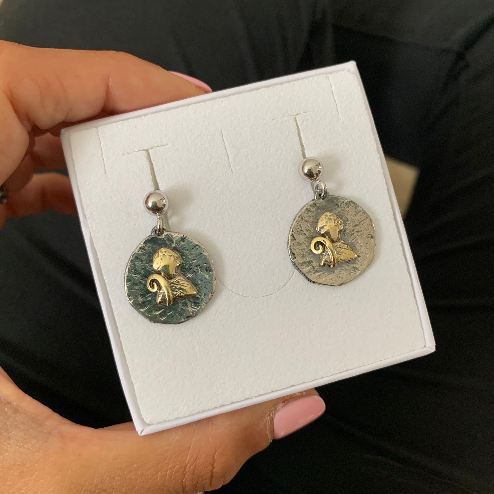 orecchini San Gennaro in argento 925 di RabiosaJewels. orecchini con pallina a lobo e ciondolo san gennaro