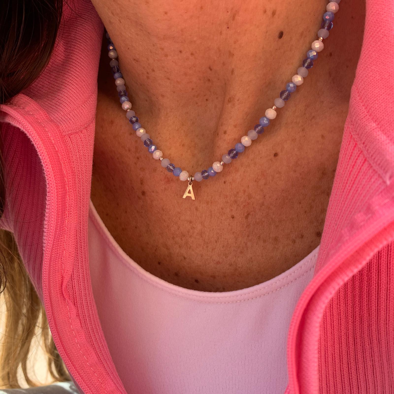collana capri con cristalli nelle nuances del bluette e rifiniture in argento 925. ciondolo micro iniziale a scelta. RabiosaJewels