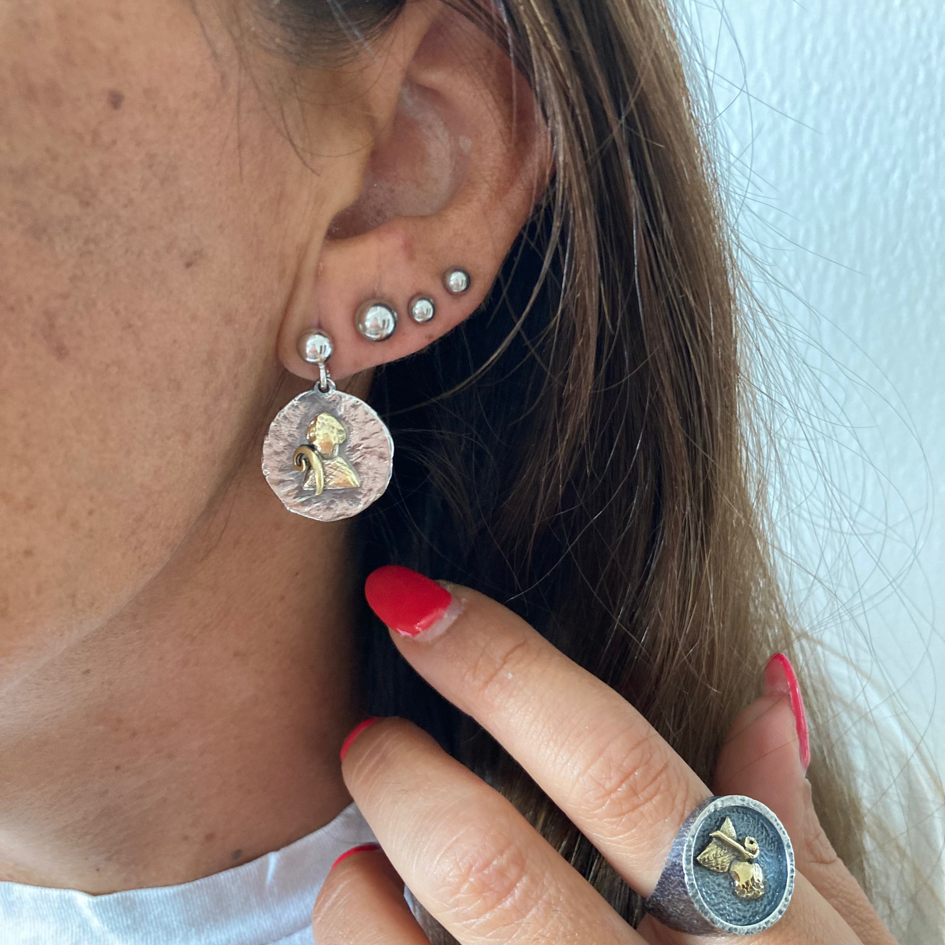 orecchini San Gennaro in argento 925 di RabiosaJewels. orecchini con pallina a lobo e ciondolo san gennaro