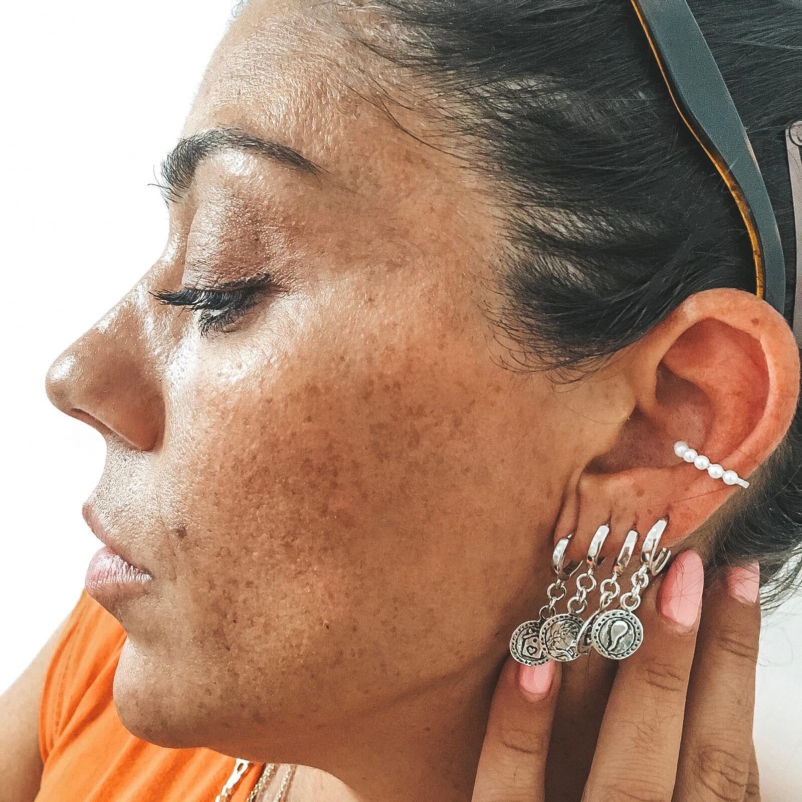 Mono hoop composto da cerchietto e monetina. pulcinella, cornetto e casetta. argento 925. rabiosajewels. (4452642095167)