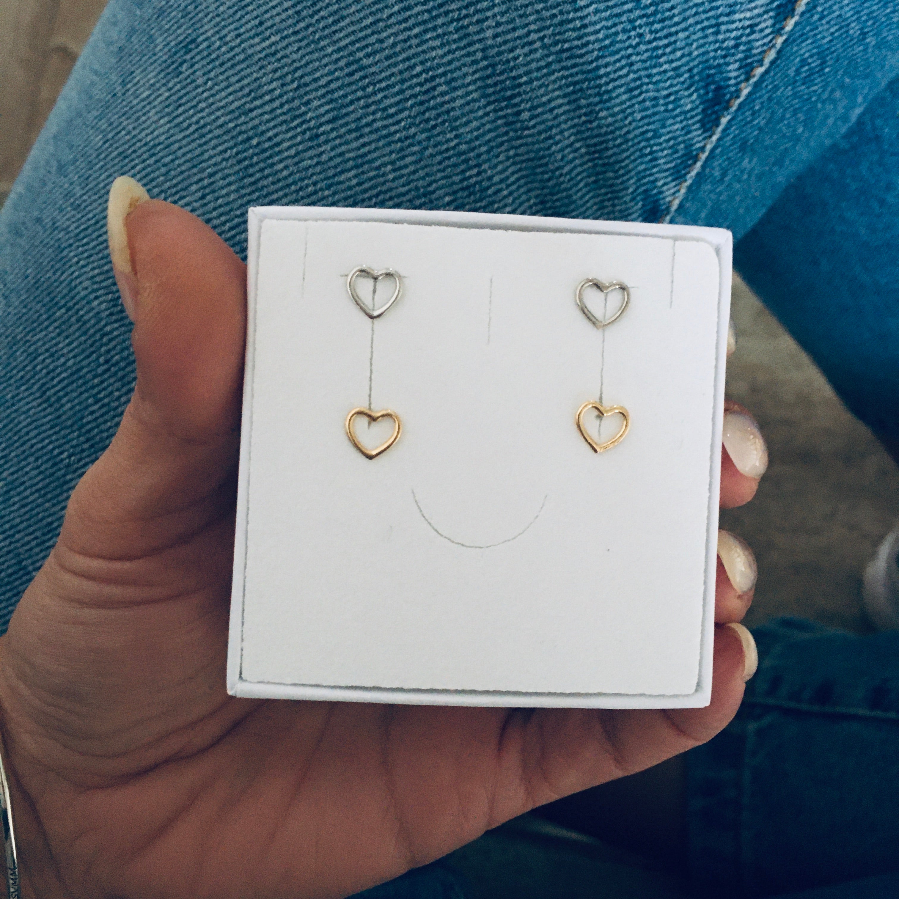 orecchini mini open heart di rabiosajewels in argento 925. orecchini cuore da lobo.