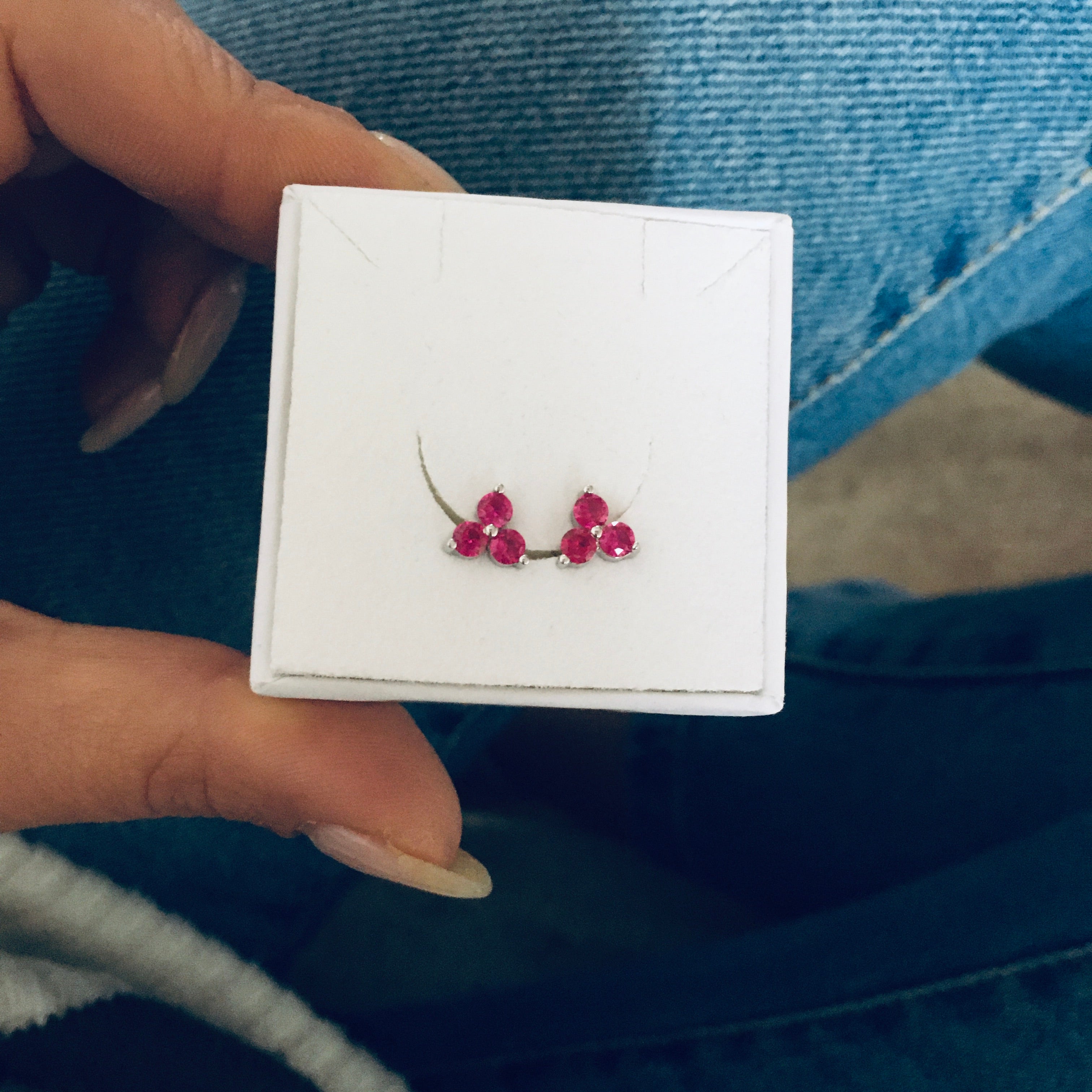 orecchini tris di zirconi color fucsia. rabiosajewels.argento 925.orecchini da lobo