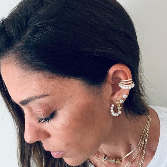 earcuffi perle e zirconi in argento 925 di RabiosaJewels. modello indossato nella versione gold. fake Earring.orecchino senza buco. finto orecchino