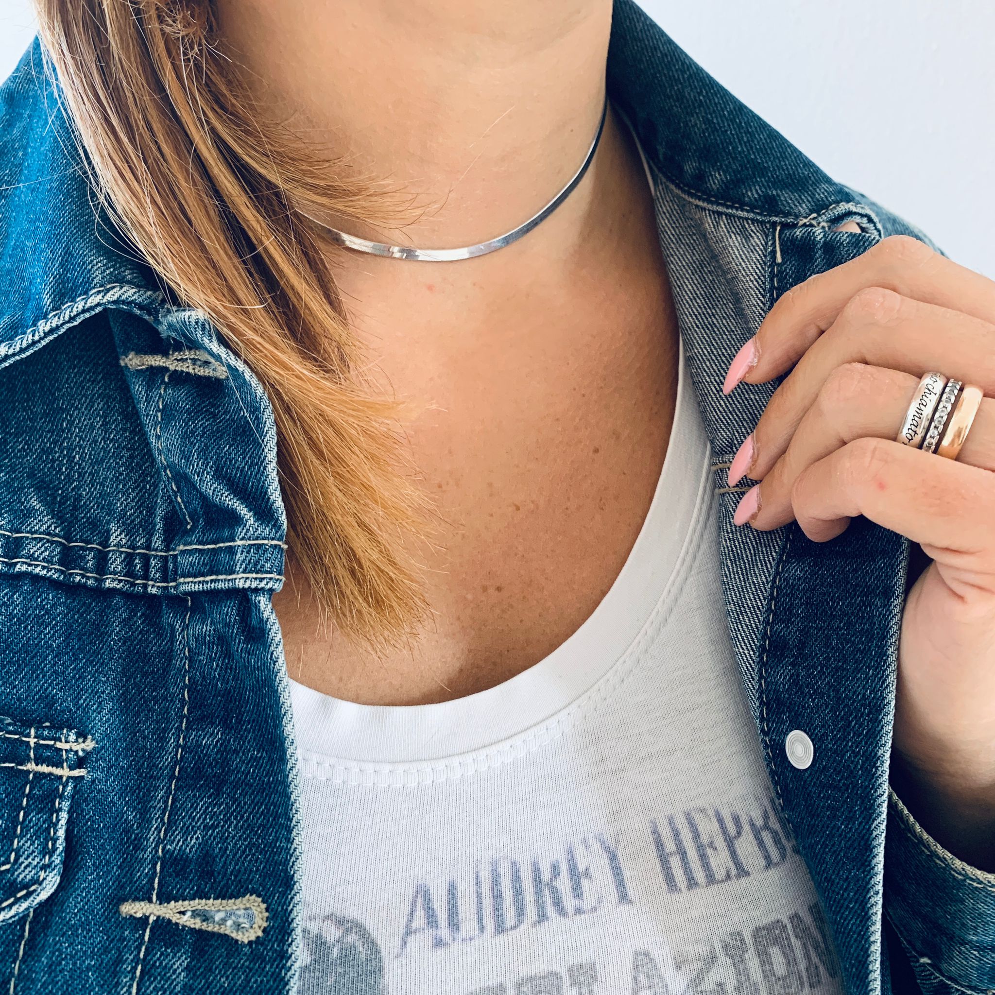 collana snake in argento 925 di rabiosajewels. lunghezza 35cm. color silver.collana regolabile. collana piatta.collana indossata