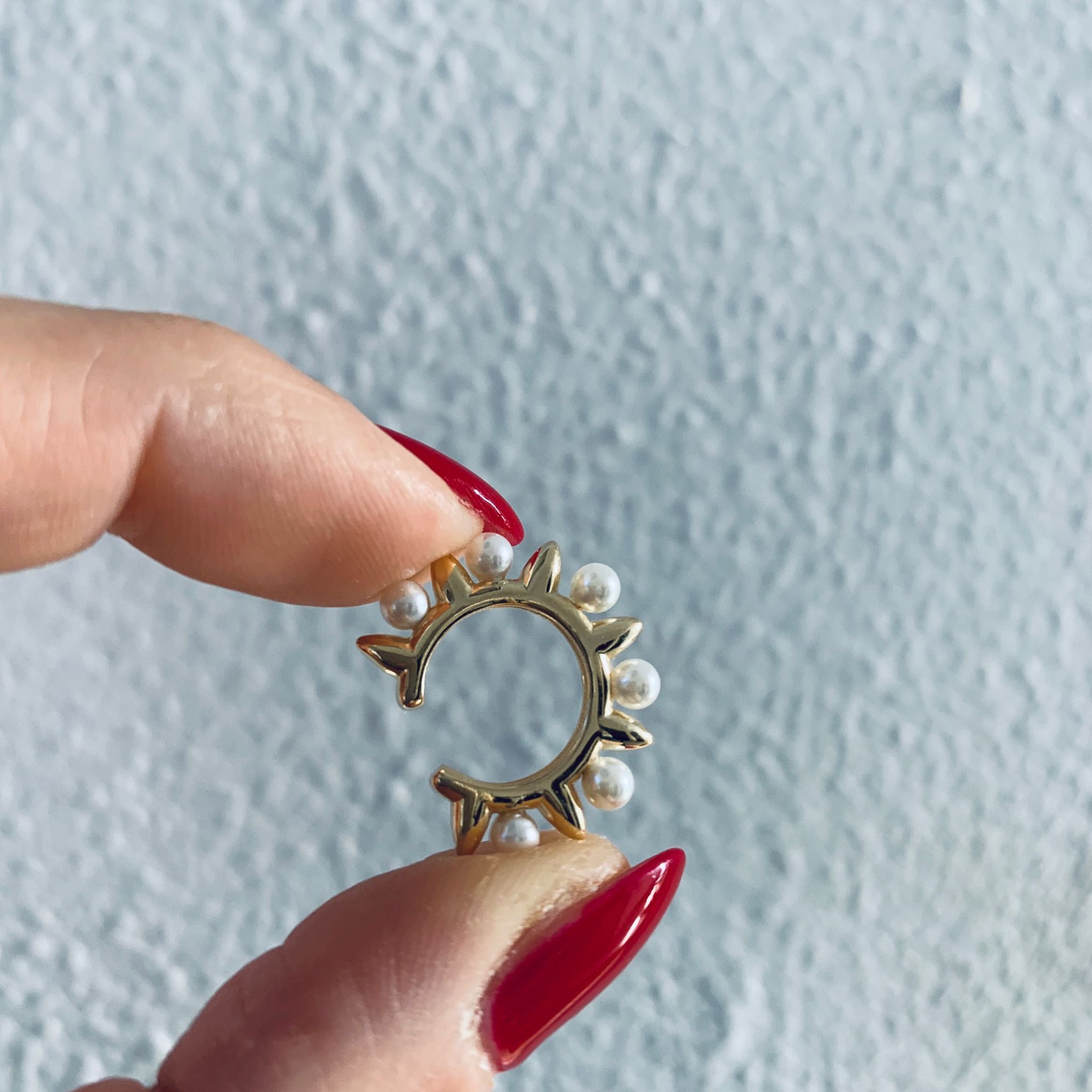 earcuff perle rock in argento 925 di RabiosaJewels. versione gold. indossato.fake Earring. orecchino senza buco