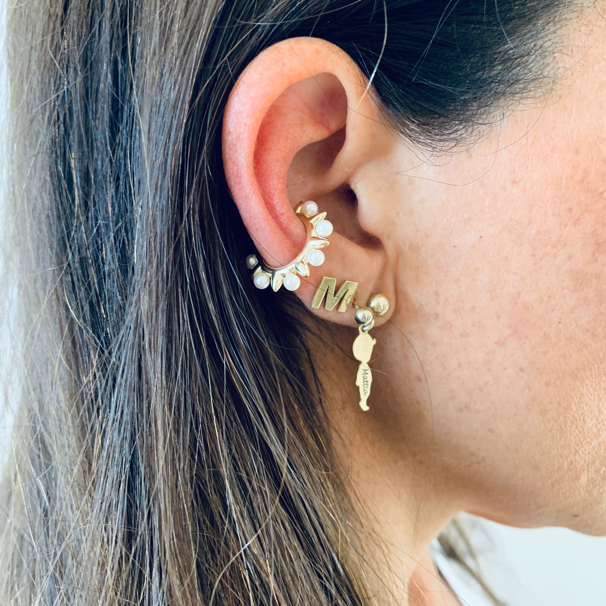 earcuff perle rock in argento 925 di RabiosaJewels. versione gold. indossato