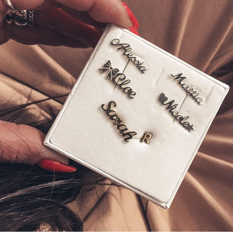 mono orecchino nome da lobo in argento 925. rabiosajewels. disponibile in galvanica silver, oro e rosè