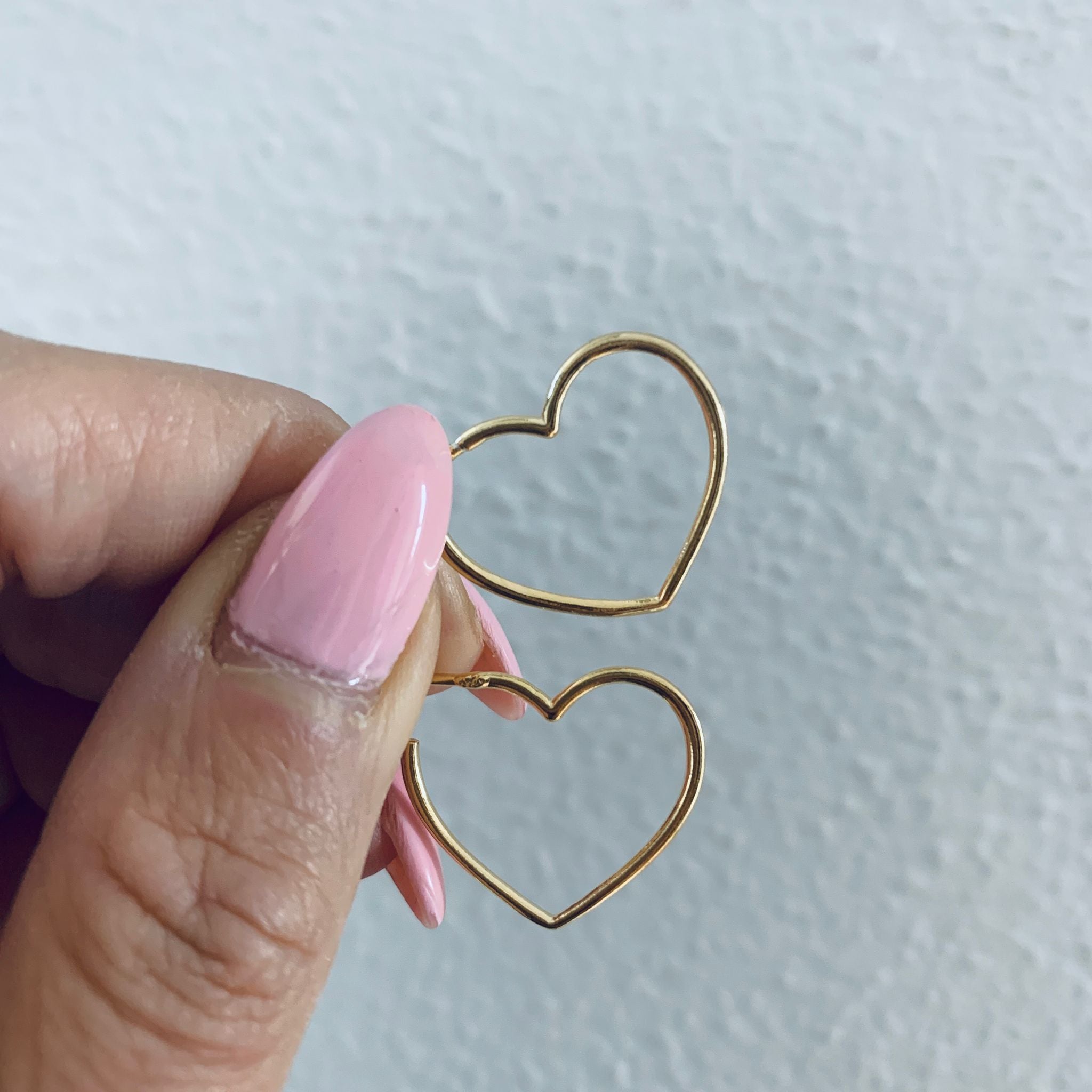 orecchini filo cuore in argento 925 di RabiosaJewels. Versione gold